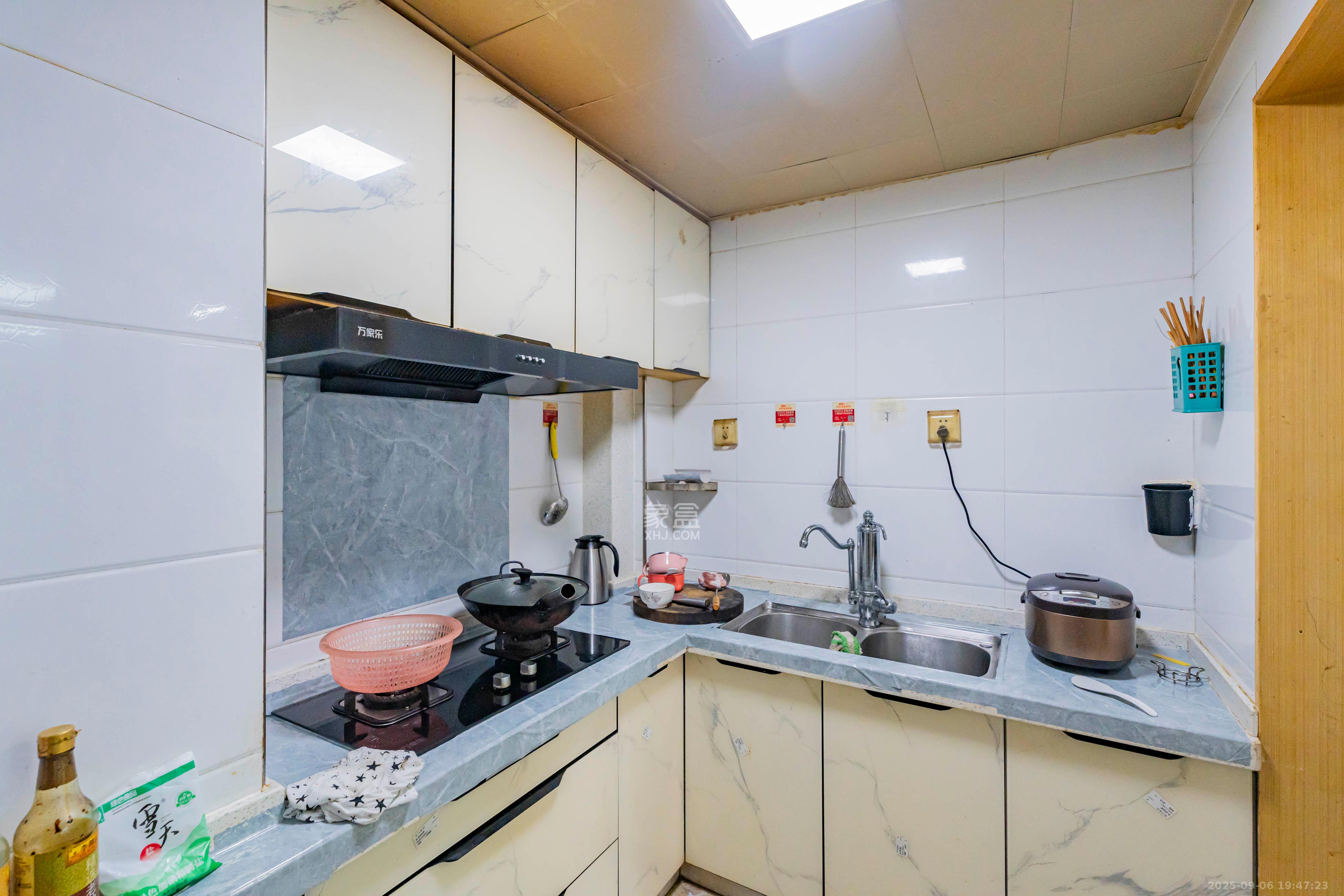 月畔湾  2室2厅1卫    81.0万厨房