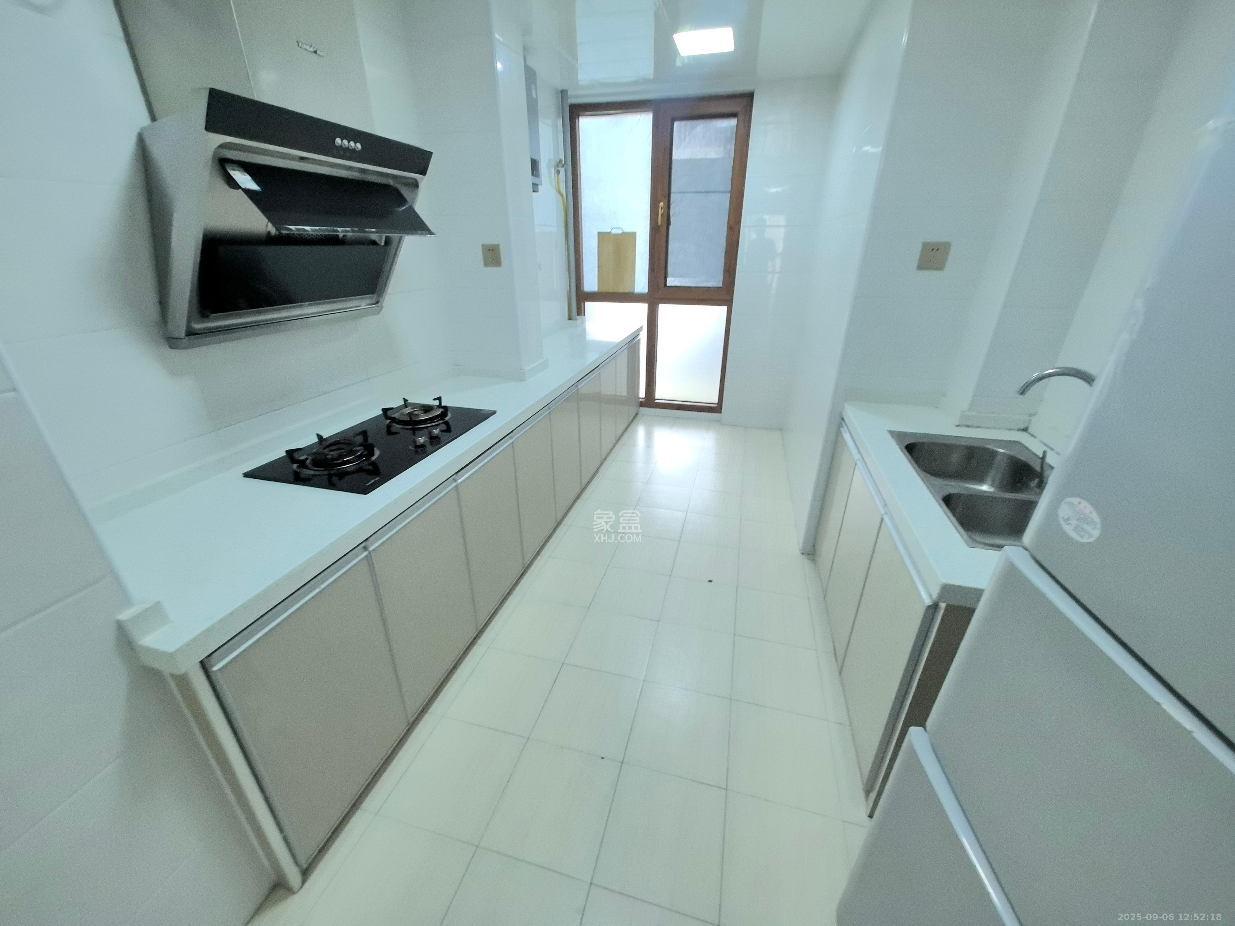 半山壹号  3室2厅2卫    2600.0元/月 半山壹号  3室2厅2卫    2600.0元/月室内图