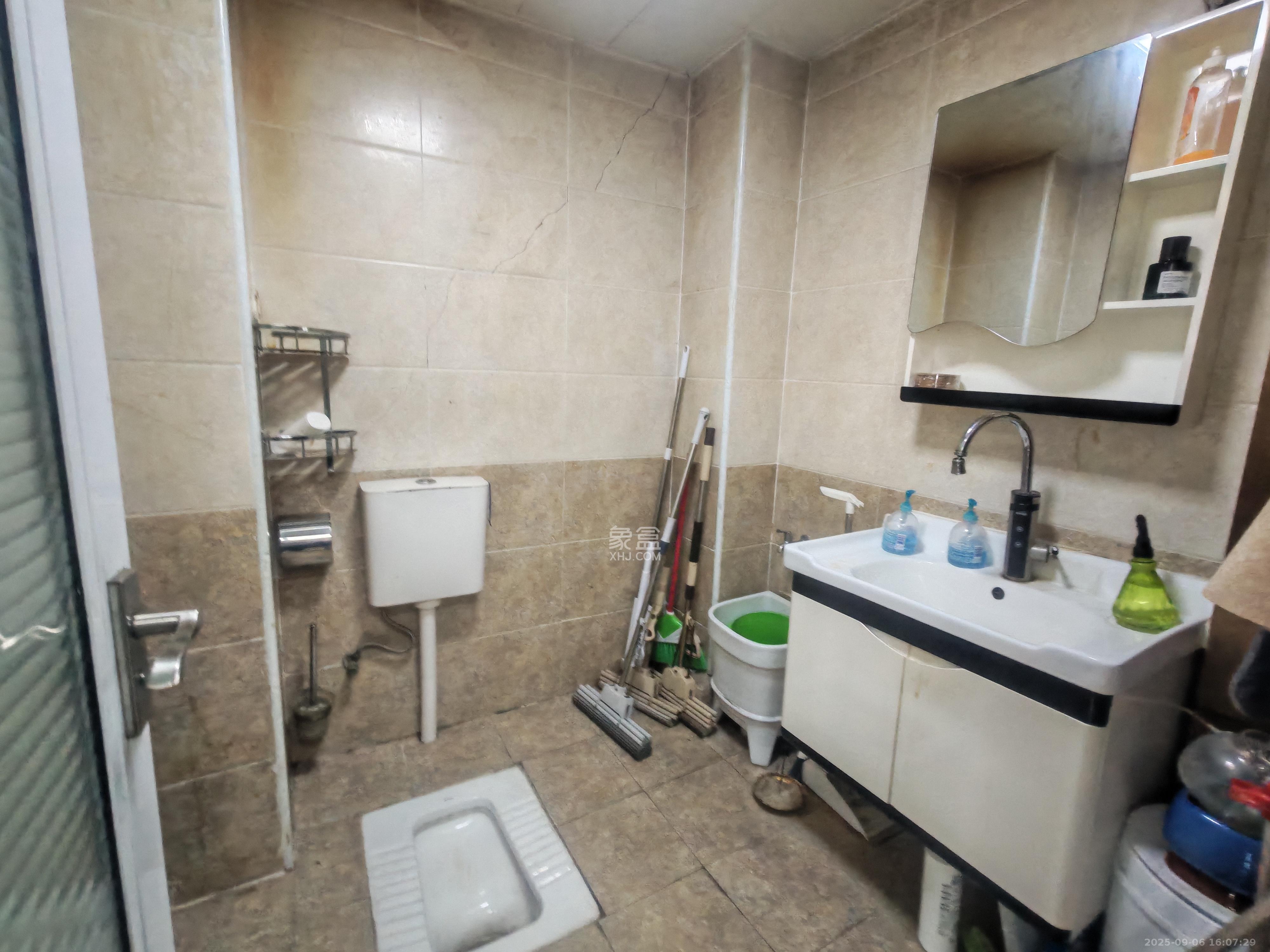 万坤图财富广场 2室1厅1卫 3200.0元/月 万坤图财富广场 2室1厅1卫 3200.0元/月室内图