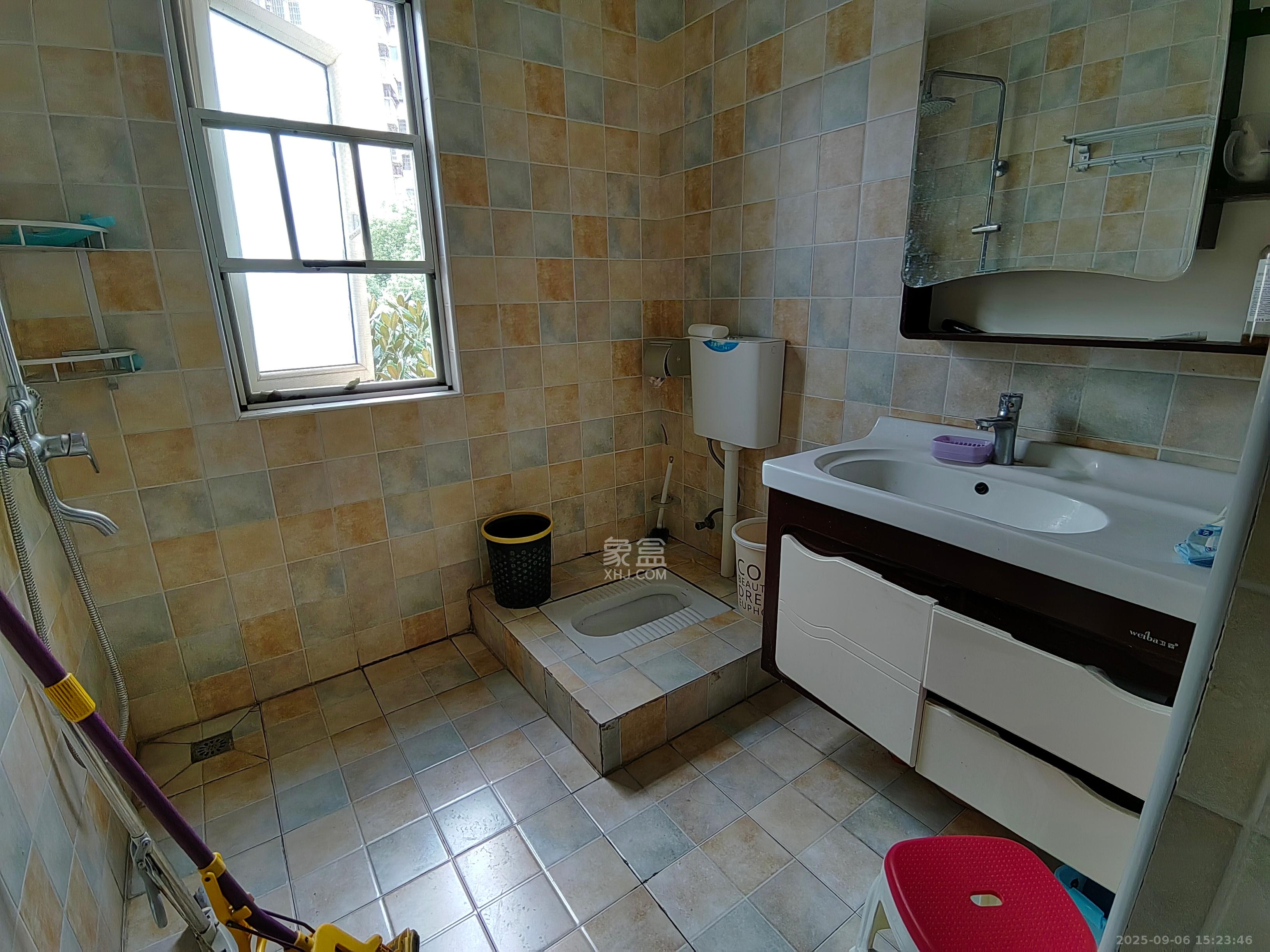 郡原居里 2室2厅1卫 1700.0元/月 郡原居里 2室2厅1卫 1700.0元/月室内图