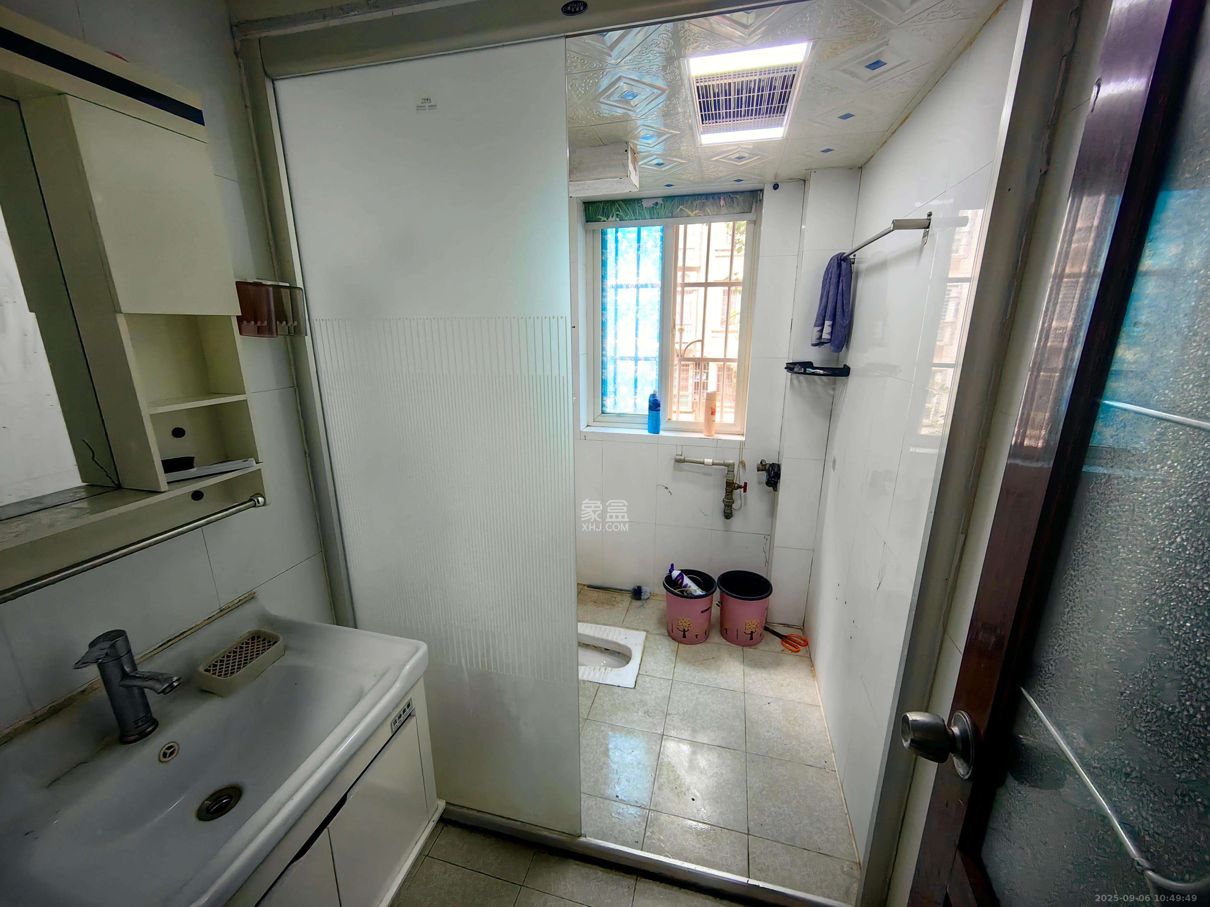 德润园 2室2厅1卫 2000.0元/月 德润园 2室2厅1卫 2000.0元/月室内图