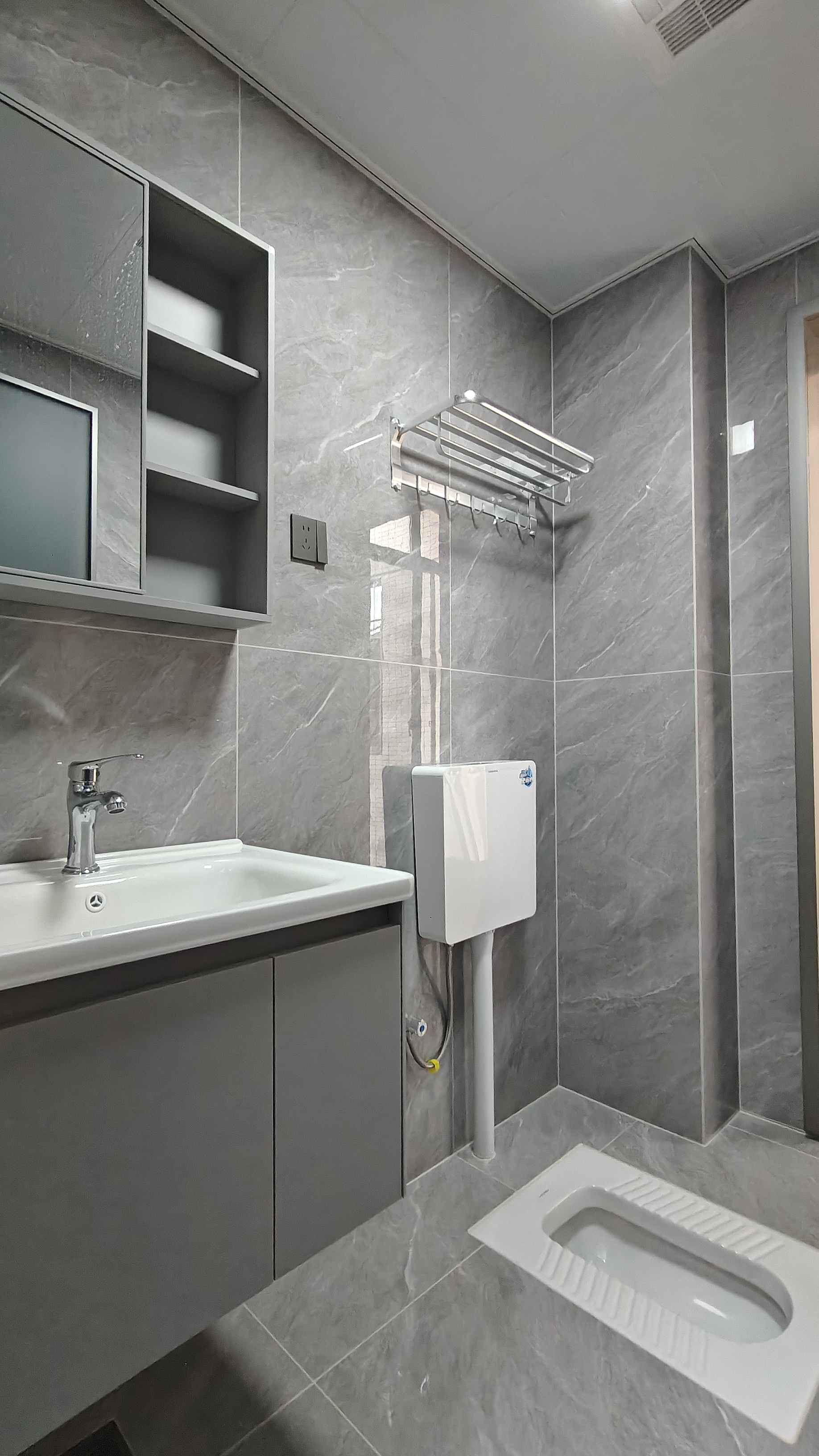 互助小区电梯房 2室1厅0卫 1700.0元/月 互助小区电梯房 2室1厅0卫 1700.0元/月室内图