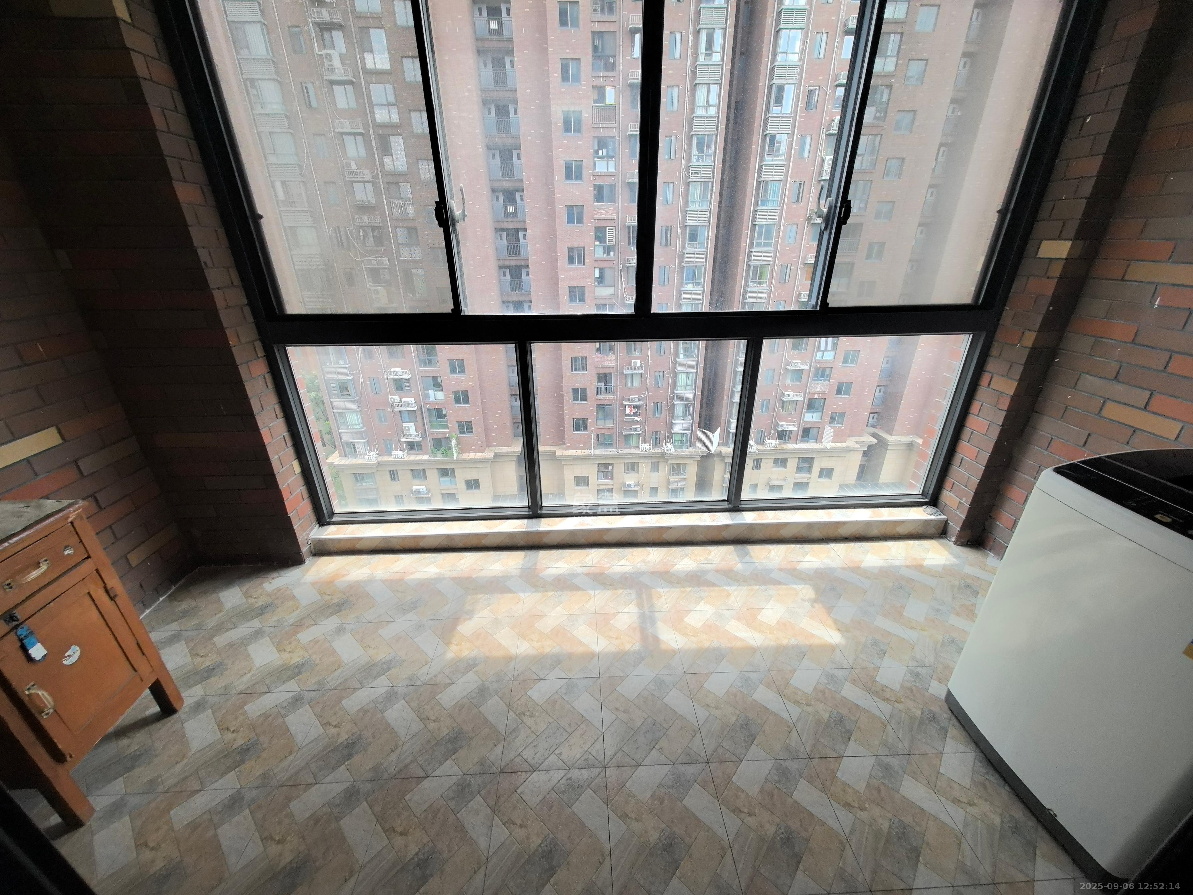 半山壹号  3室2厅2卫    2600.0元/月 半山壹号  3室2厅2卫    2600.0元/月室内图