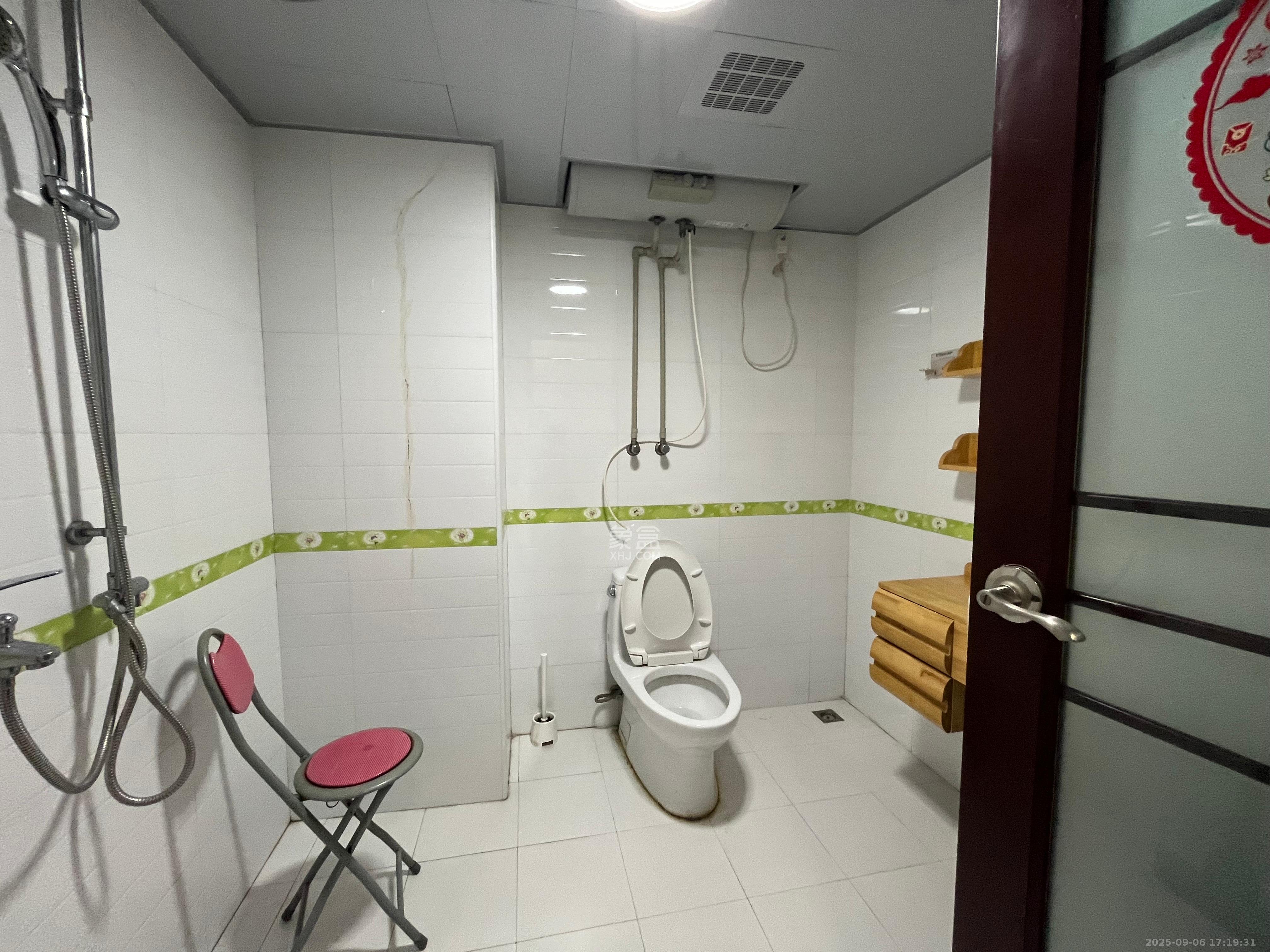 阳光100二期 3室2厅2卫 2600.0元/月 阳光100二期 3室2厅2卫 2600.0元/月室内图