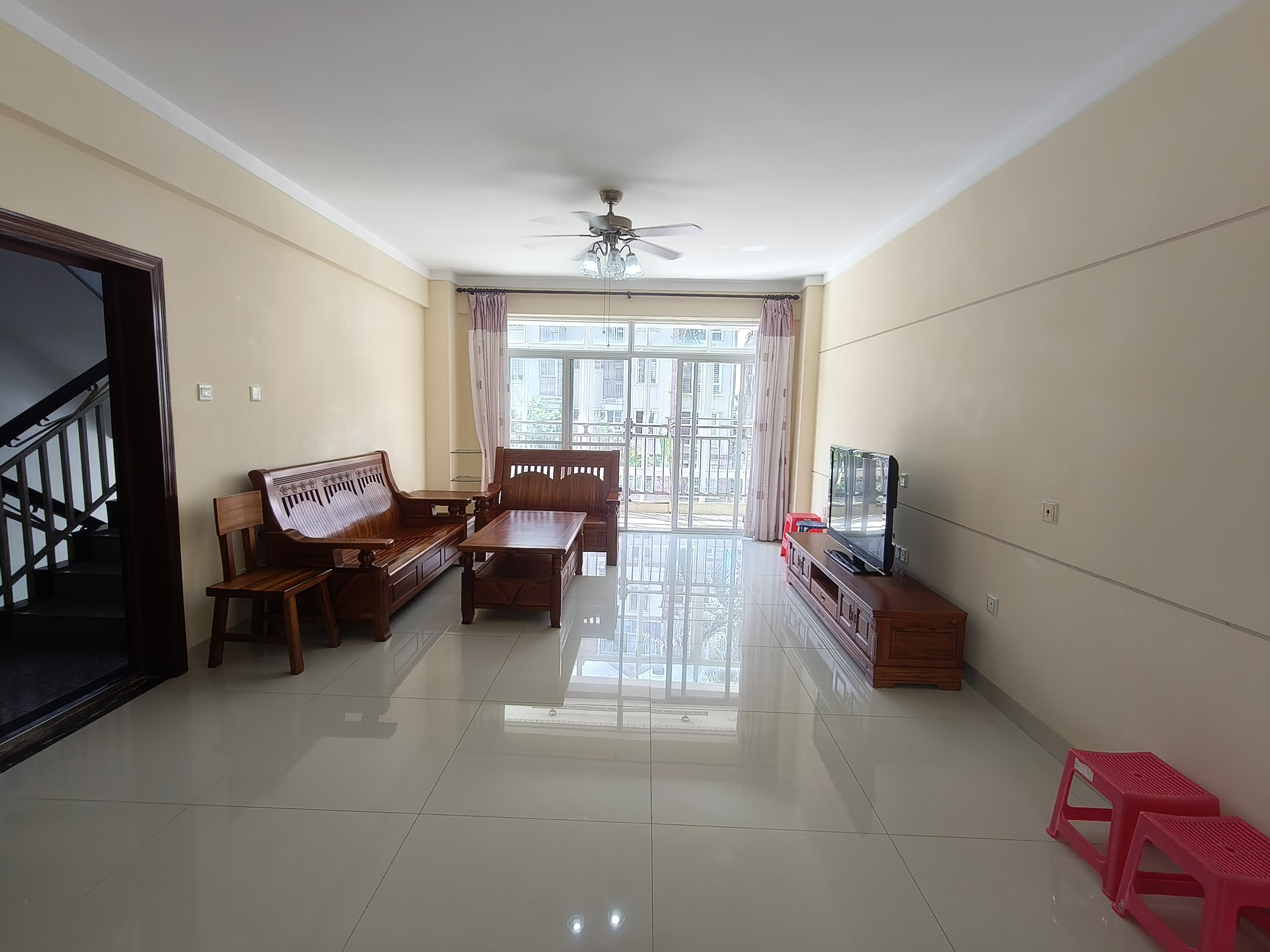 天上人间  3室2厅2卫    3000.0元/月 天上人间  3室2厅2卫    3000.0元/月室内图