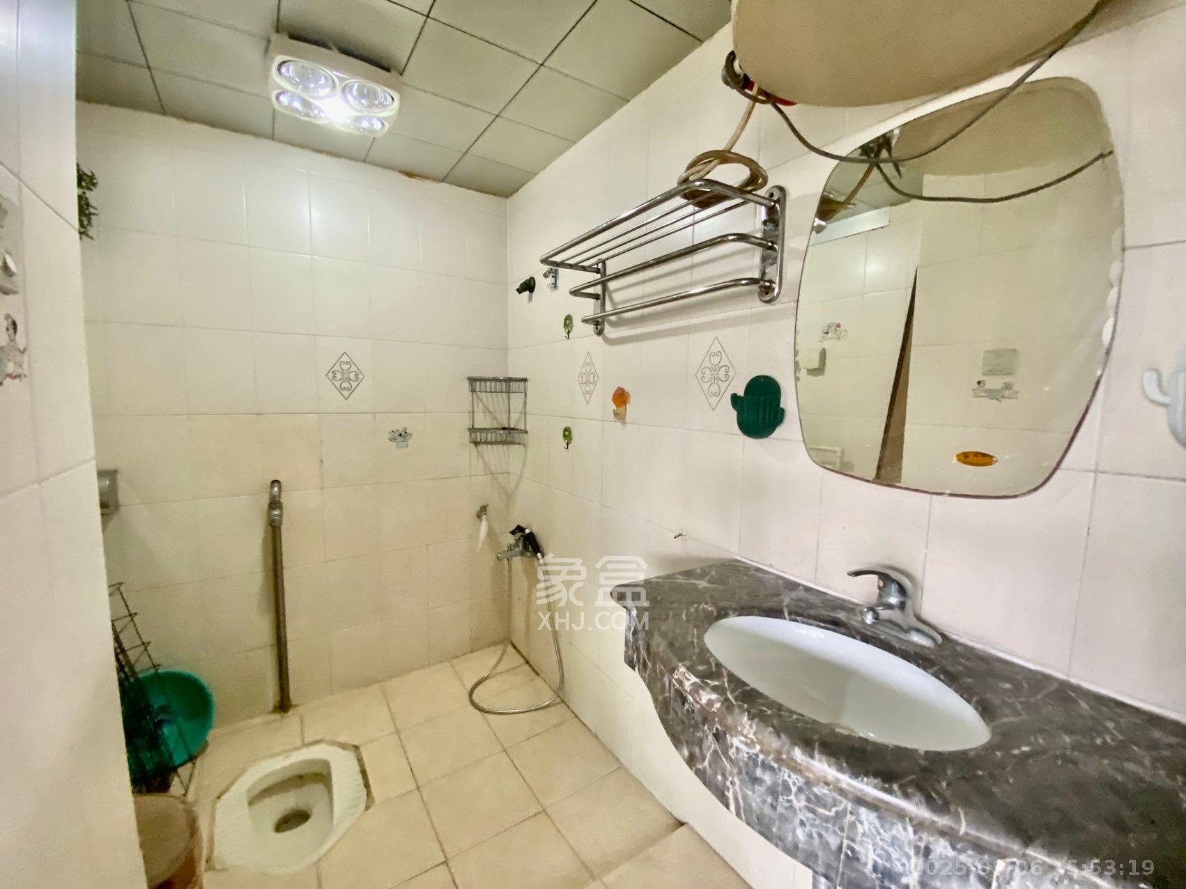 德政园  4室2厅2卫    2200.0元/月室内图