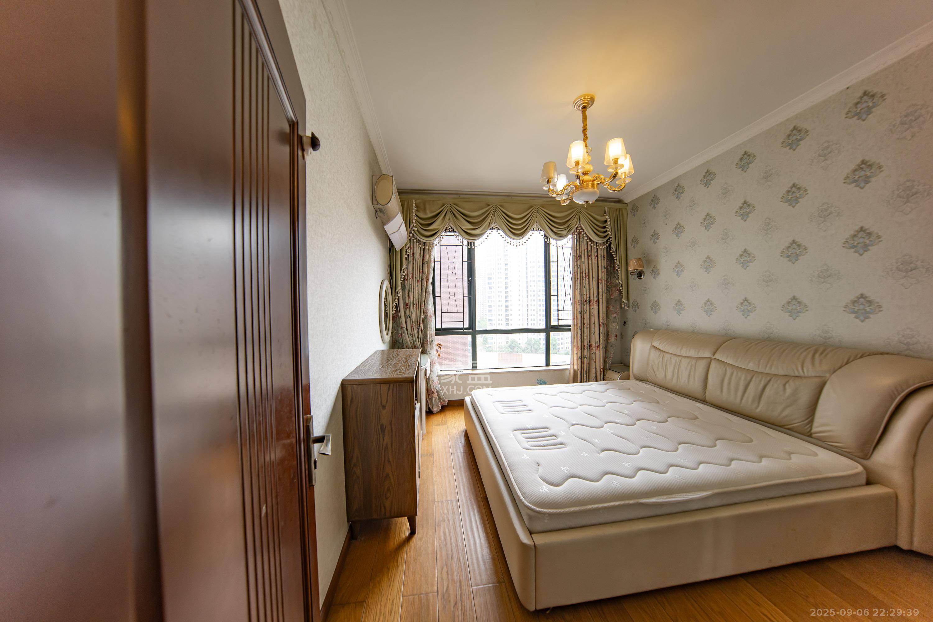 枫华府第  3室2厅1卫    79.0万 枫华府第  3室2厅1卫    79.0万卧室