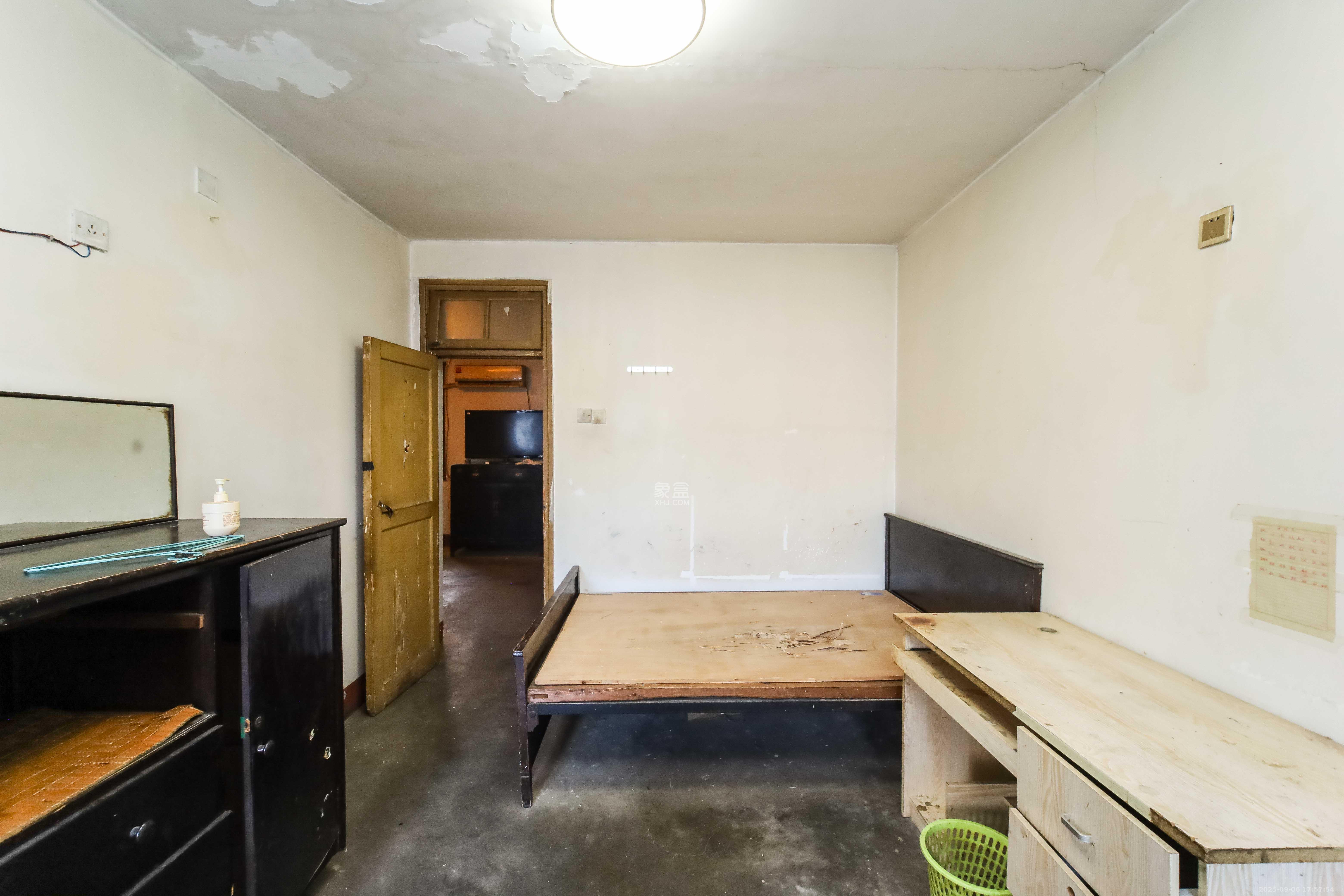 杨家山汽修厂宿舍  2室2厅1卫    32.0万 杨家山汽修厂宿舍  2室2厅1卫    32.0万卧室