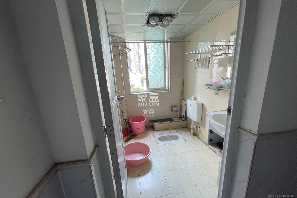 银轩铭誉(四海怡家) 5室1厅1卫 3800.0元/月 银轩铭誉(四海怡家) 5室1厅1卫 3800.0元/月室内图