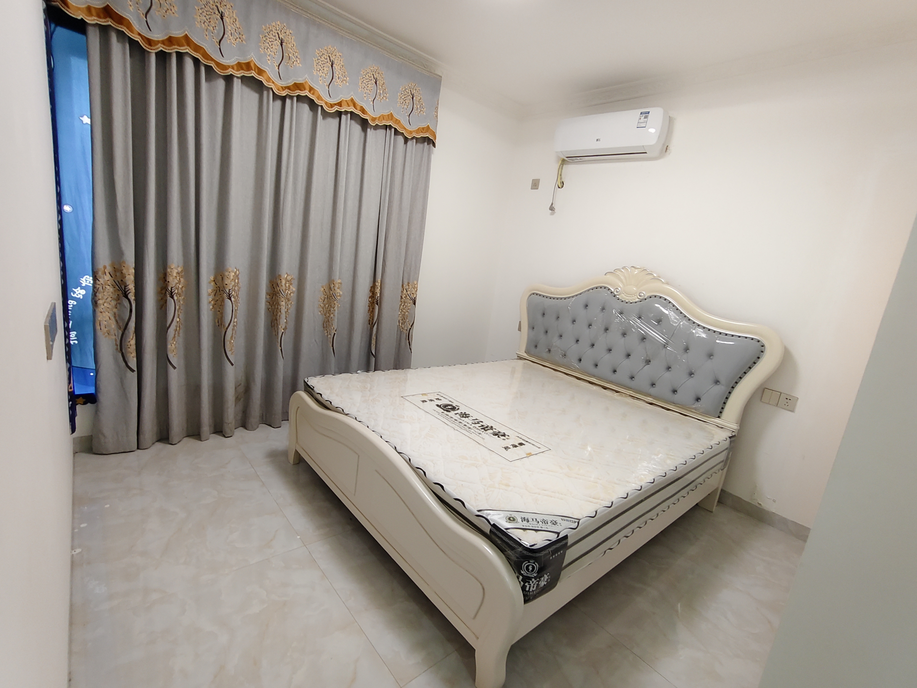 万景峰一期  3室2厅2卫    2800.0元/月 万景峰一期  3室2厅2卫    2800.0元/月室内图