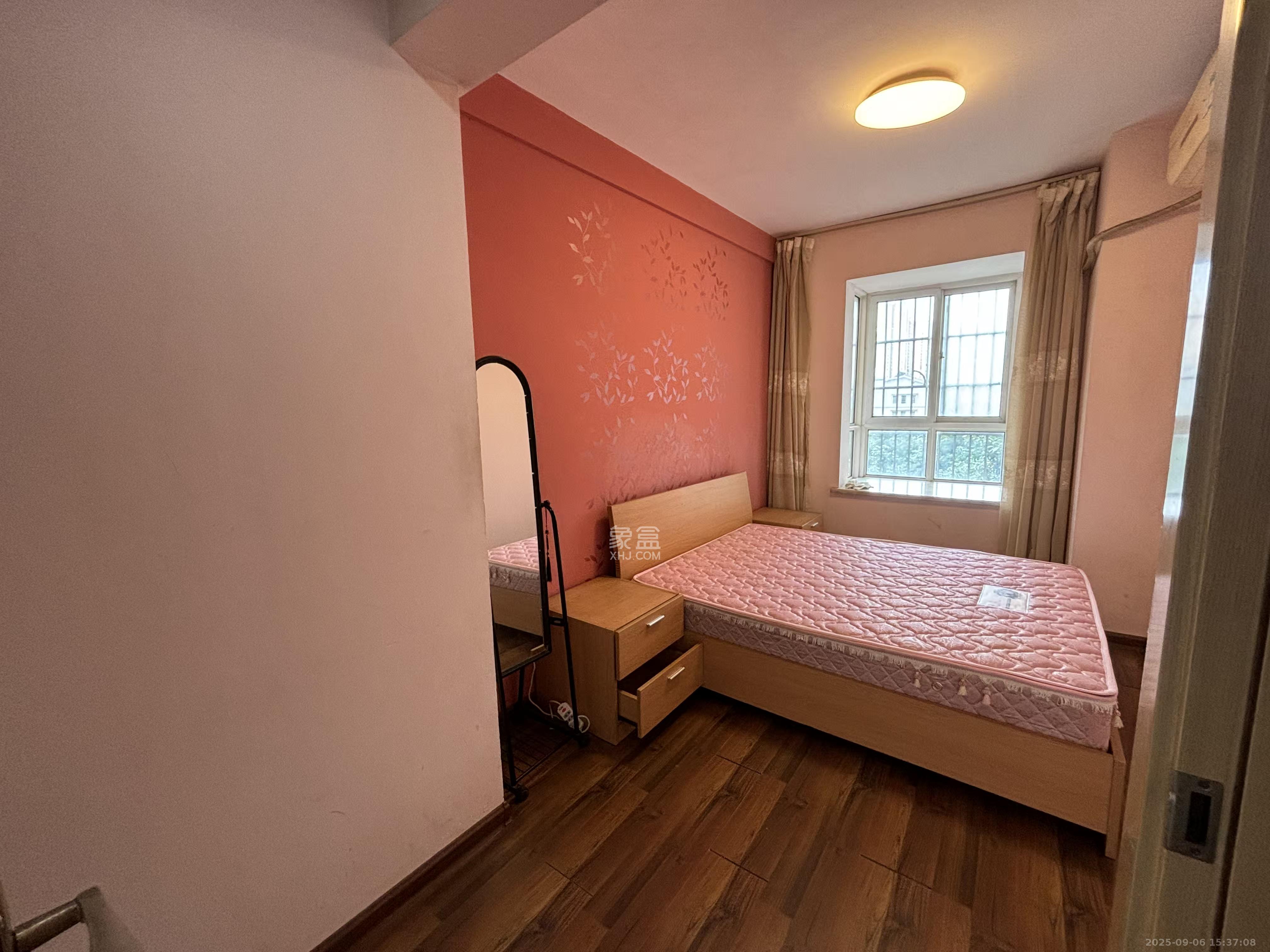 未来蜂巢  3室2厅1卫    1600.0元/月室内图