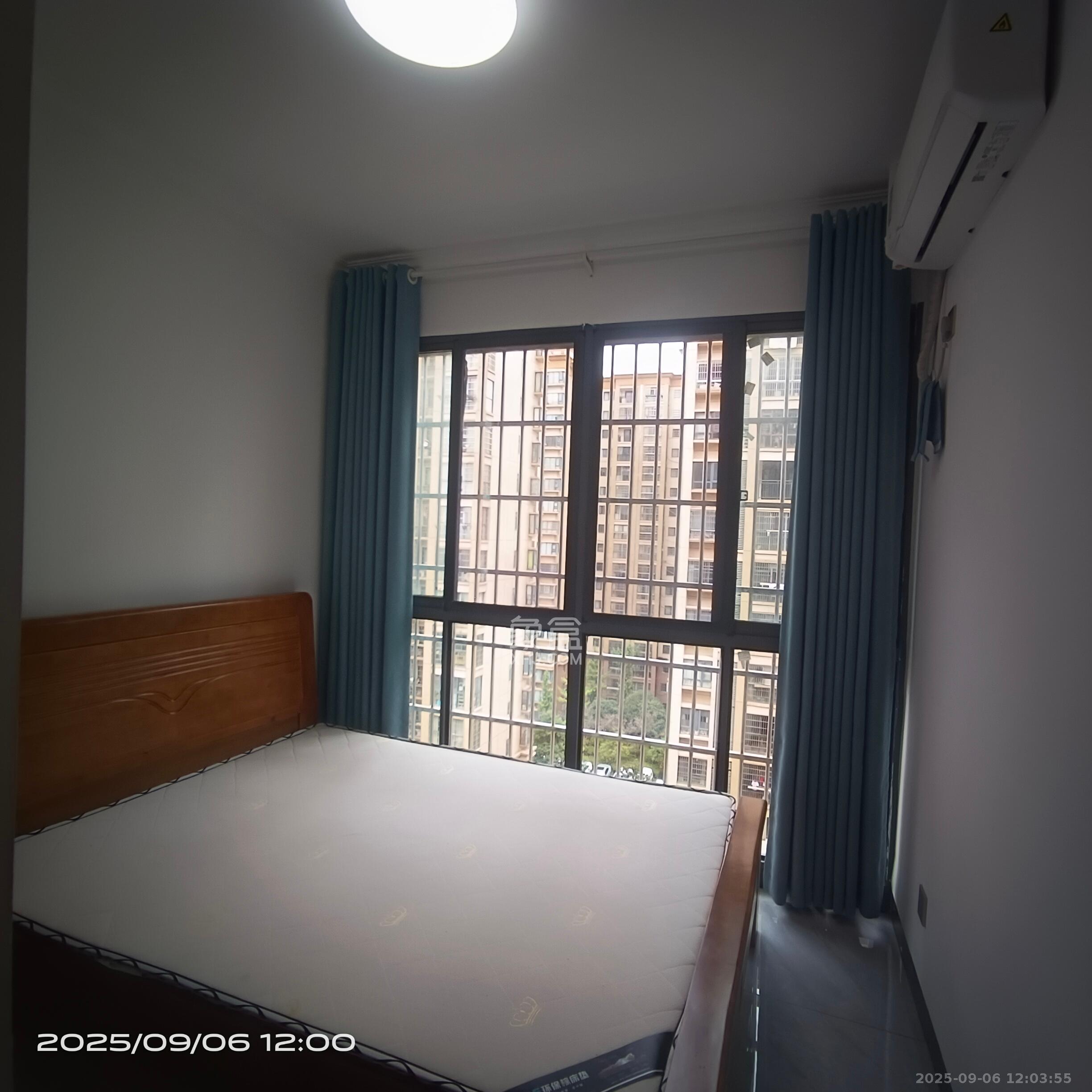 鑫天格林香山  4室2厅2卫    2000.0元/月室内图