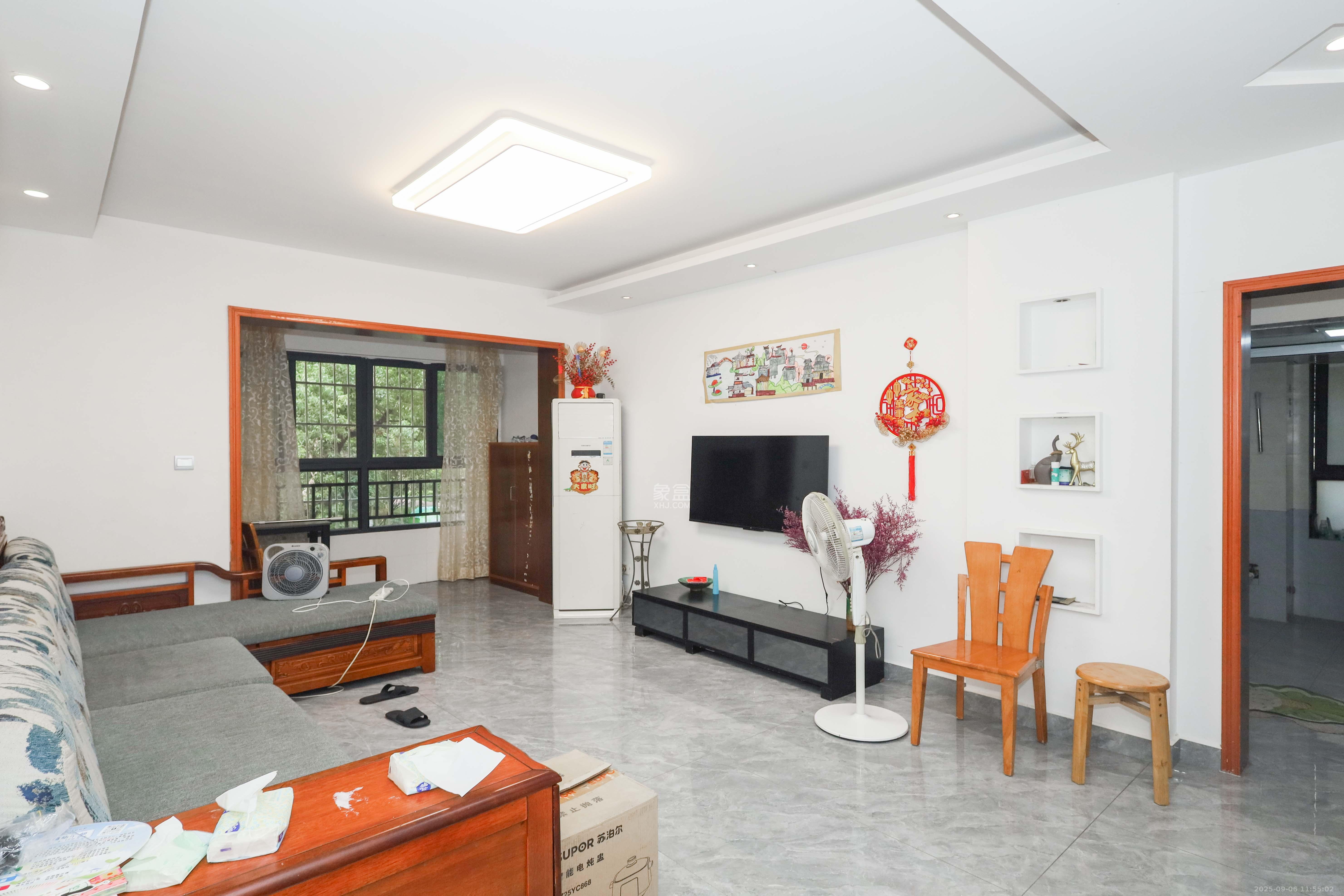 保利麓谷林语A区 3室2厅1卫 76.0万 保利麓谷林语A区 3室2厅1卫 76.0万客厅