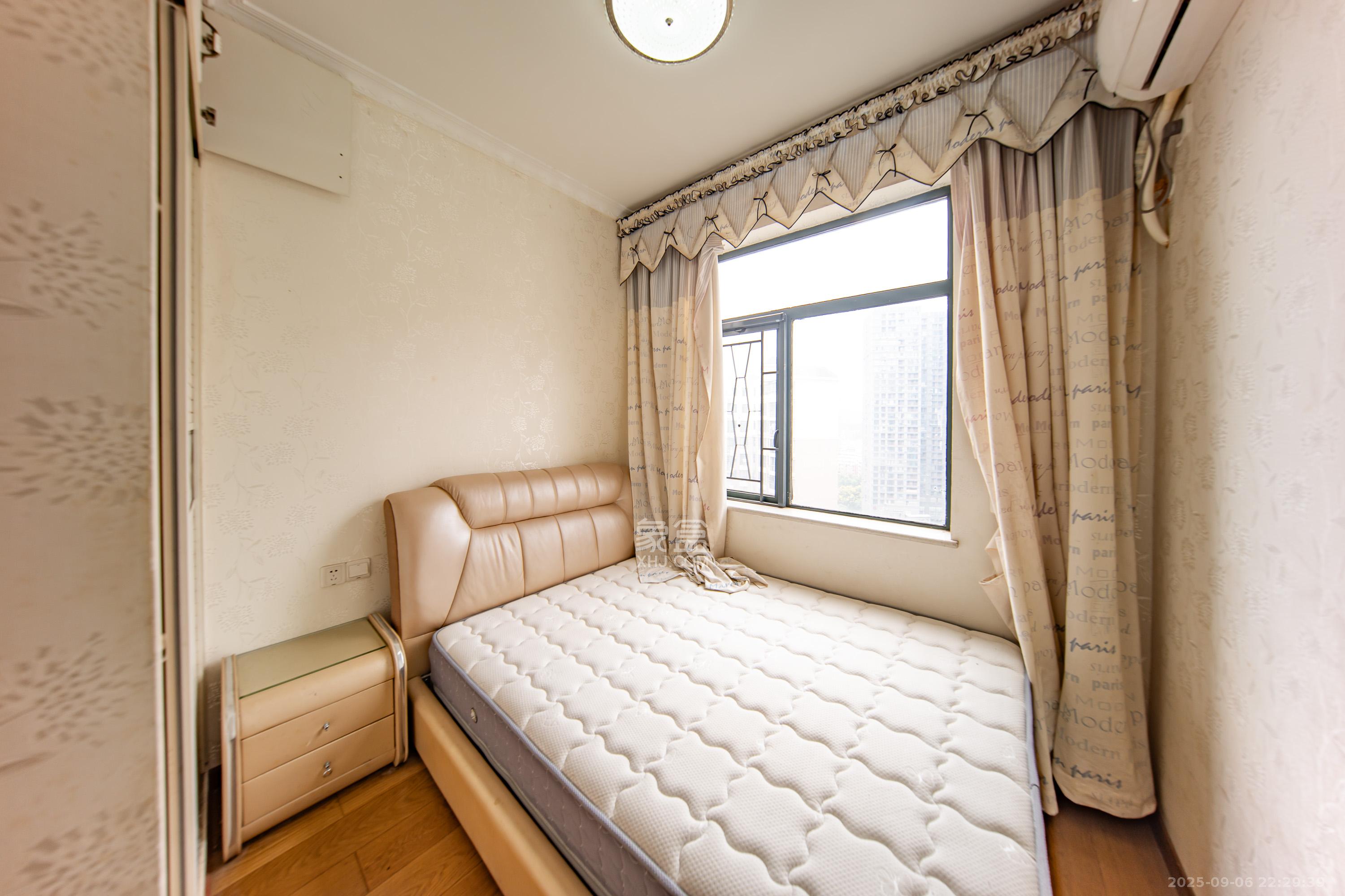 枫华府第  3室2厅1卫    79.0万 枫华府第  3室2厅1卫    79.0万卧室