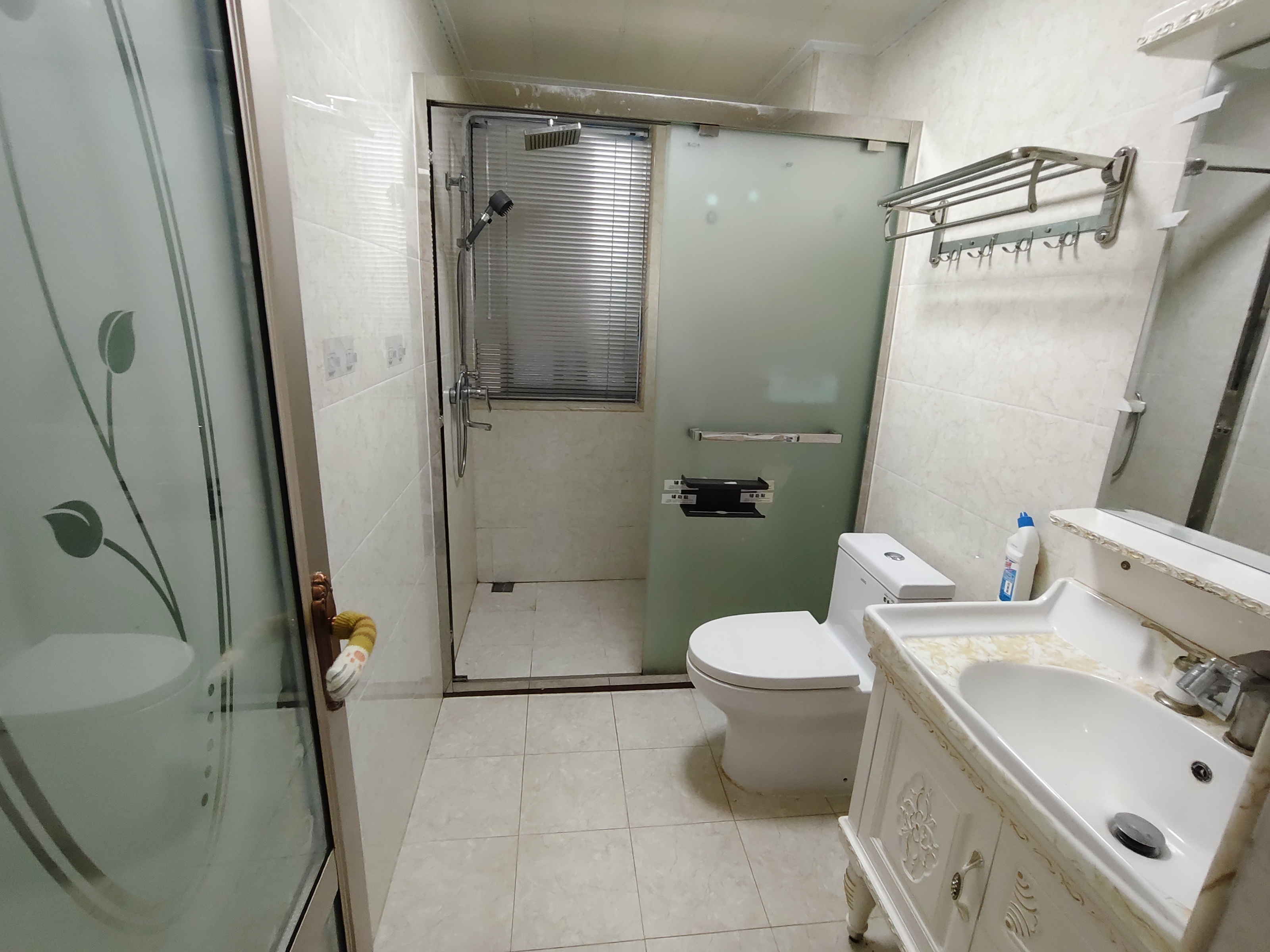 万景峰一期  3室2厅2卫    2800.0元/月 万景峰一期  3室2厅2卫    2800.0元/月室内图