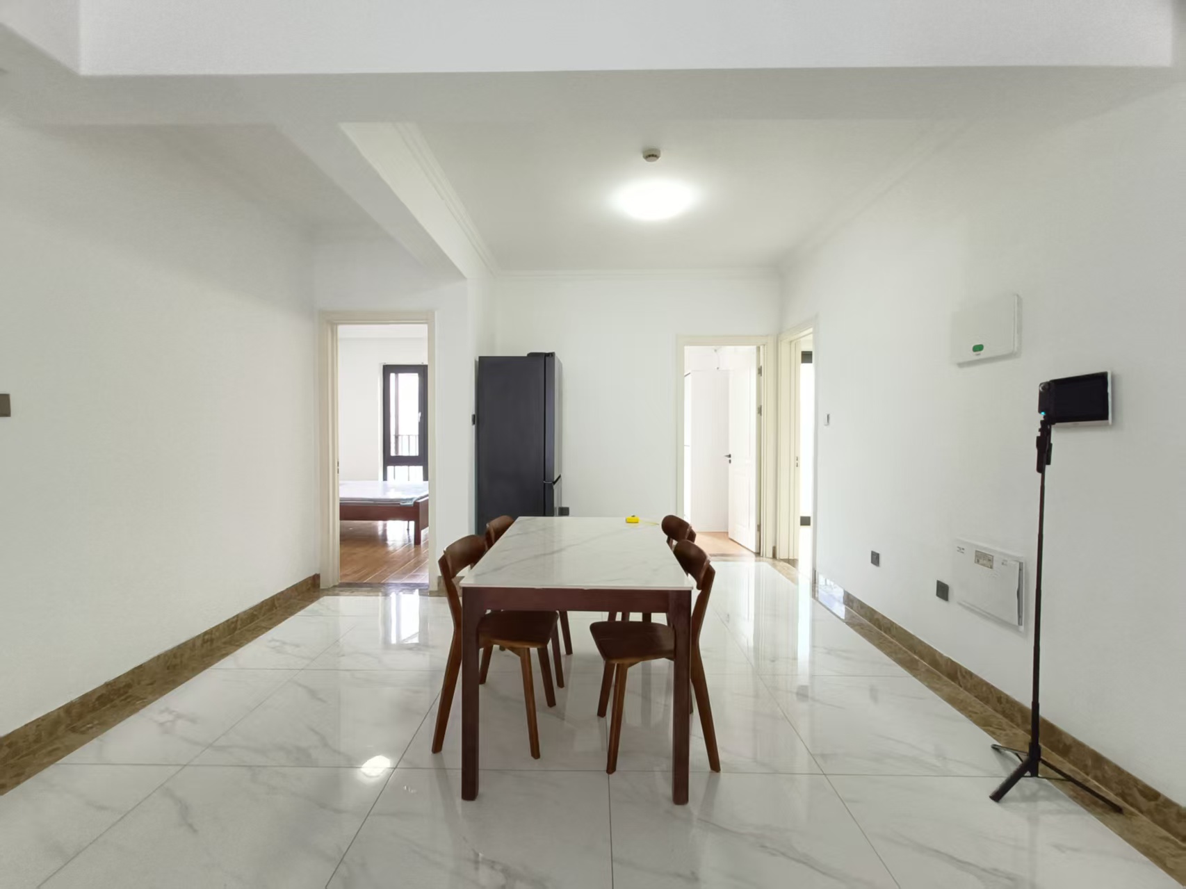 尚运上品 3室2厅2卫 5300.0元/月 尚运上品 3室2厅2卫 5300.0元/月室内图