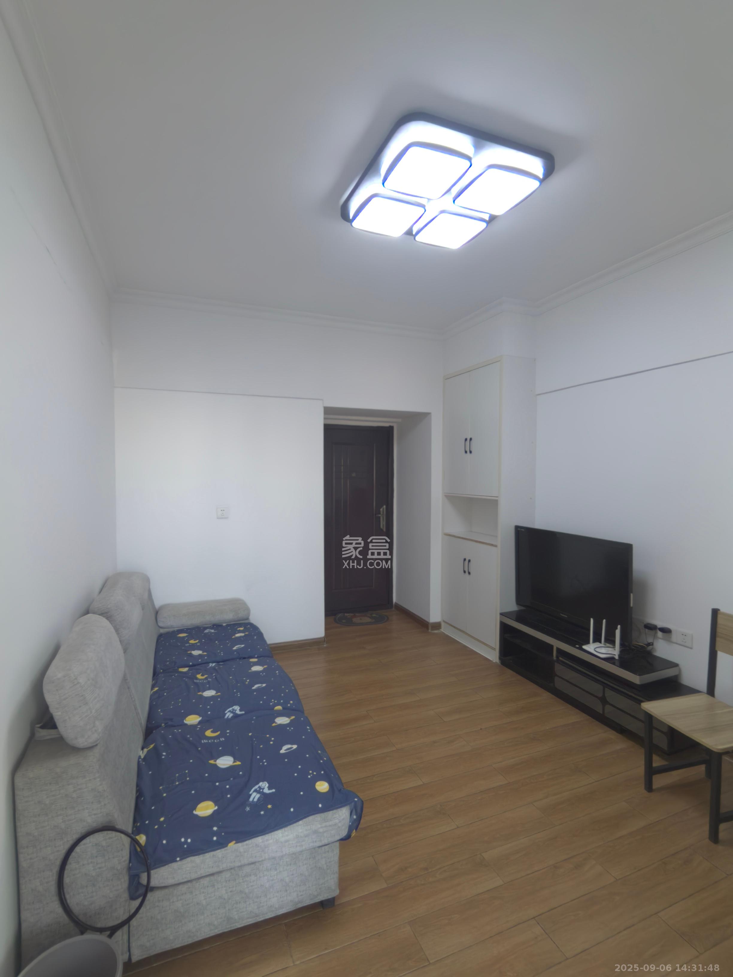 湘峰广场  1室0厅0卫    1200.0元/月 湘峰广场  1室0厅0卫    1200.0元/月室内图1