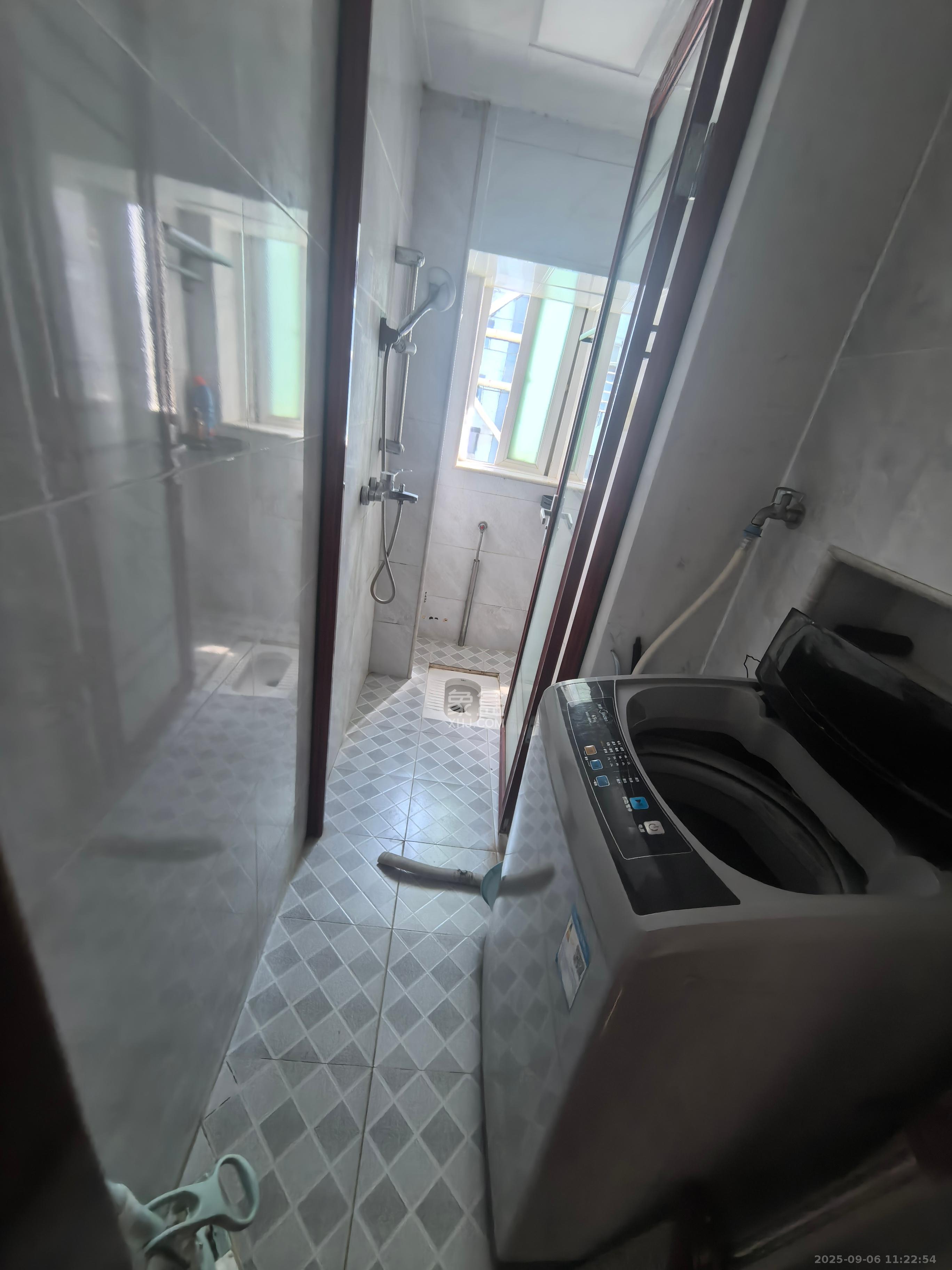 粮贸大厦  3室1厅1卫    2500.0元/月室内图