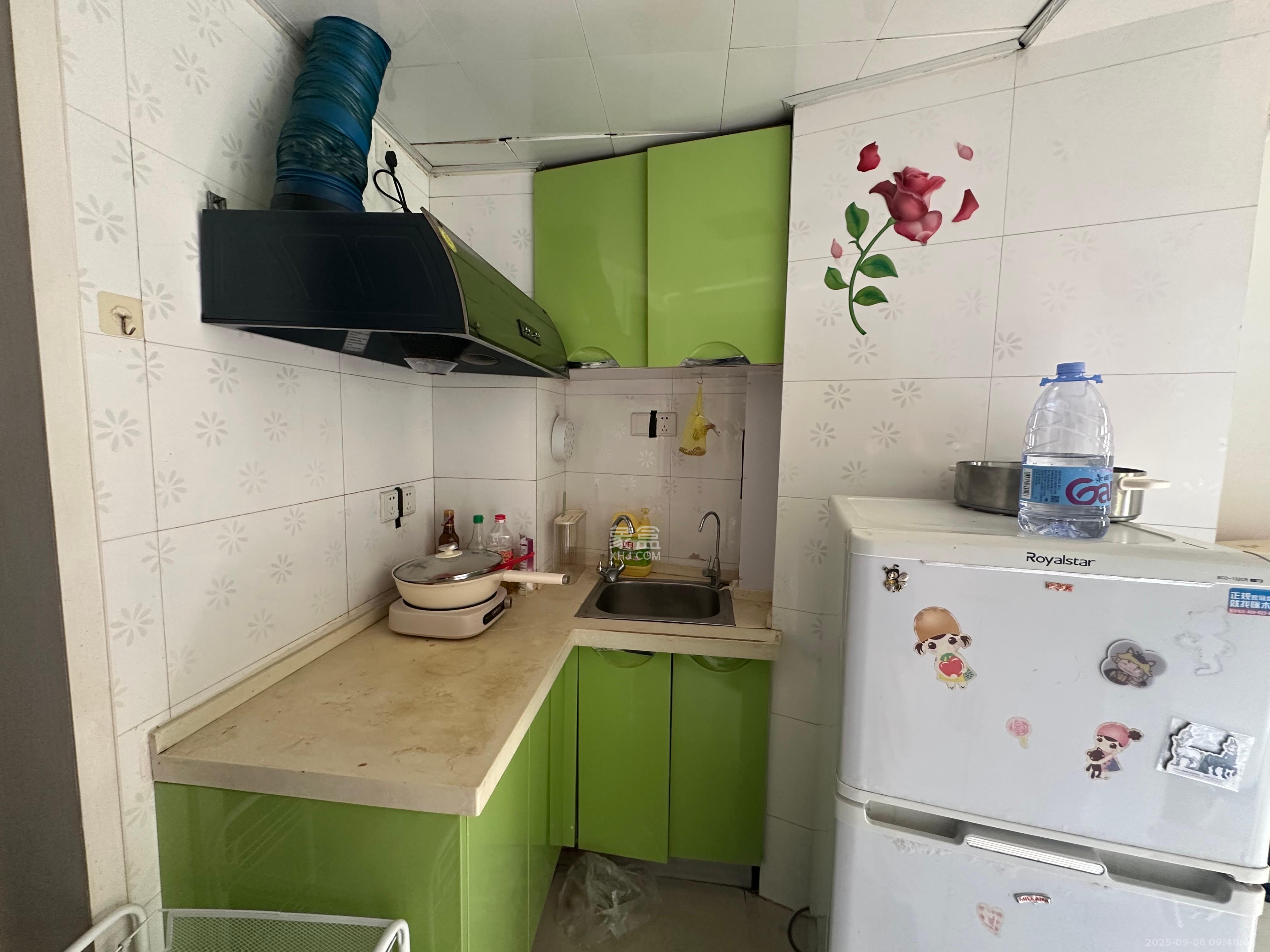 2076至高点 1室1厅1卫 1100.0元/月 2076至高点 1室1厅1卫 1100.0元/月室内图