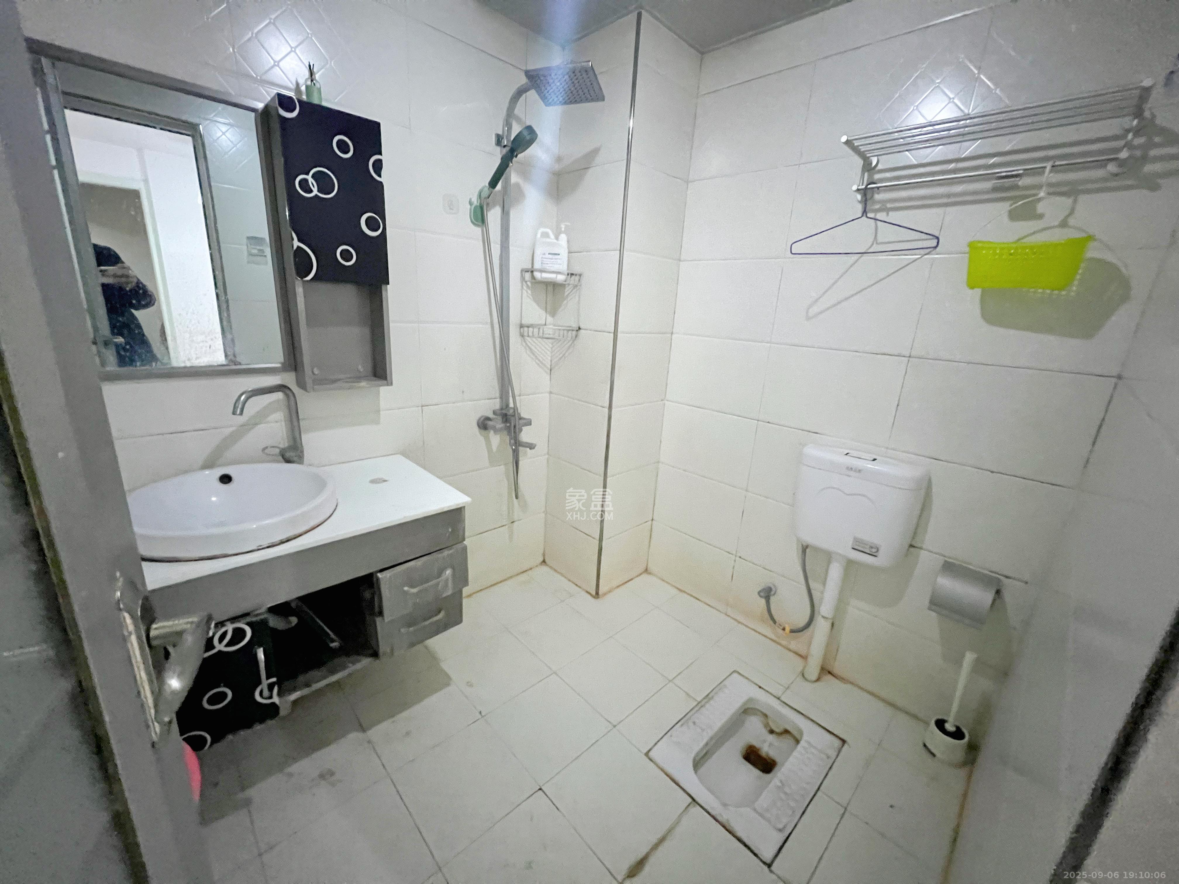 中城丽景香山园 2室2厅1卫 2500.0元/月 中城丽景香山园 2室2厅1卫 2500.0元/月室内图