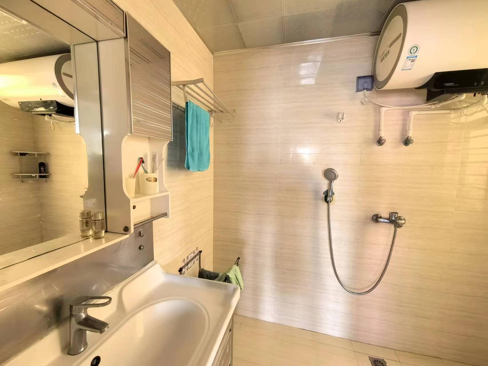 濠江花园 2室2厅1卫 2200.0元/月 濠江花园 2室2厅1卫 2200.0元/月室内图