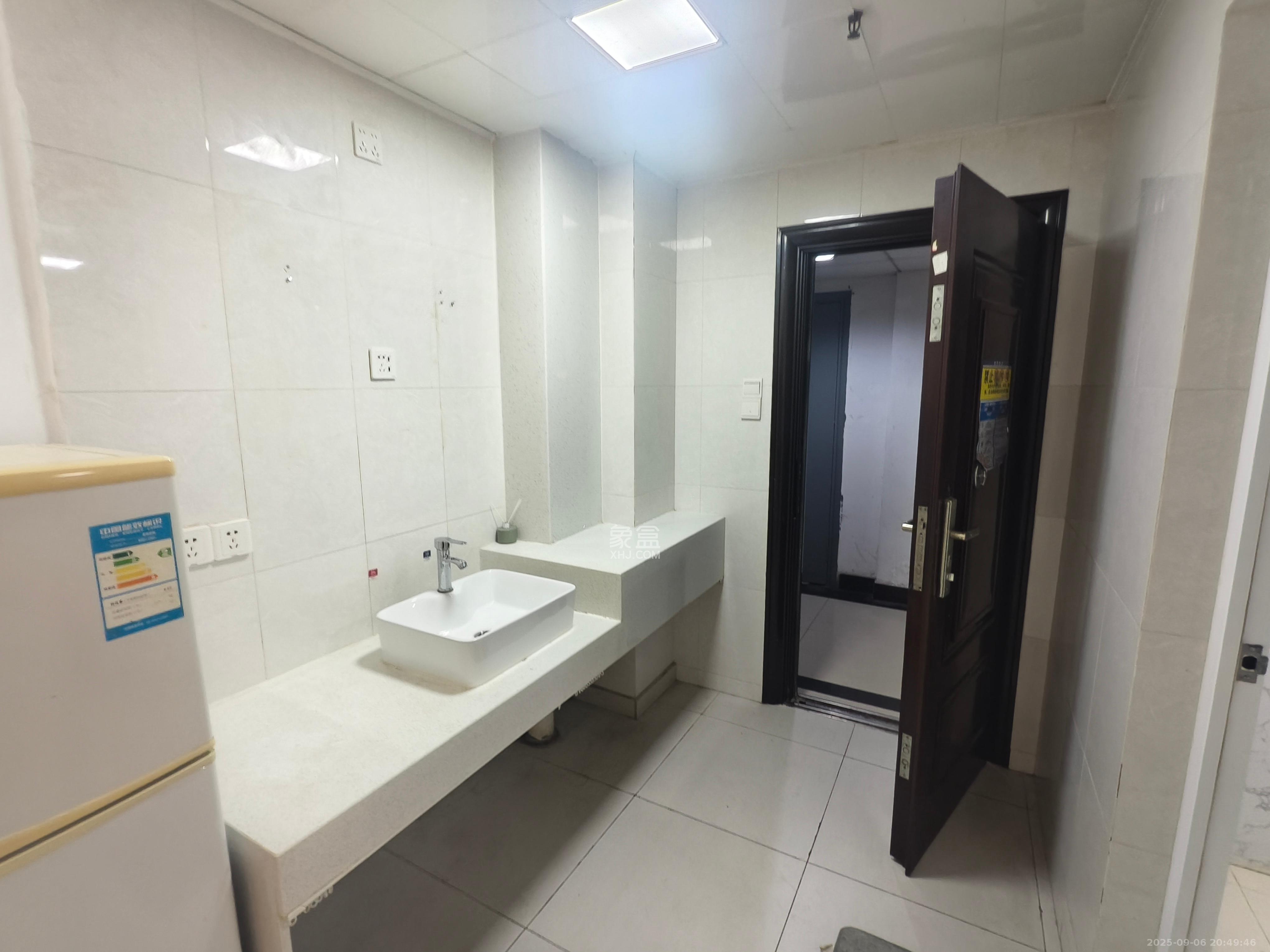 七彩丽都 1室1厅1卫 1800.0元/月 七彩丽都 1室1厅1卫 1800.0元/月室内图