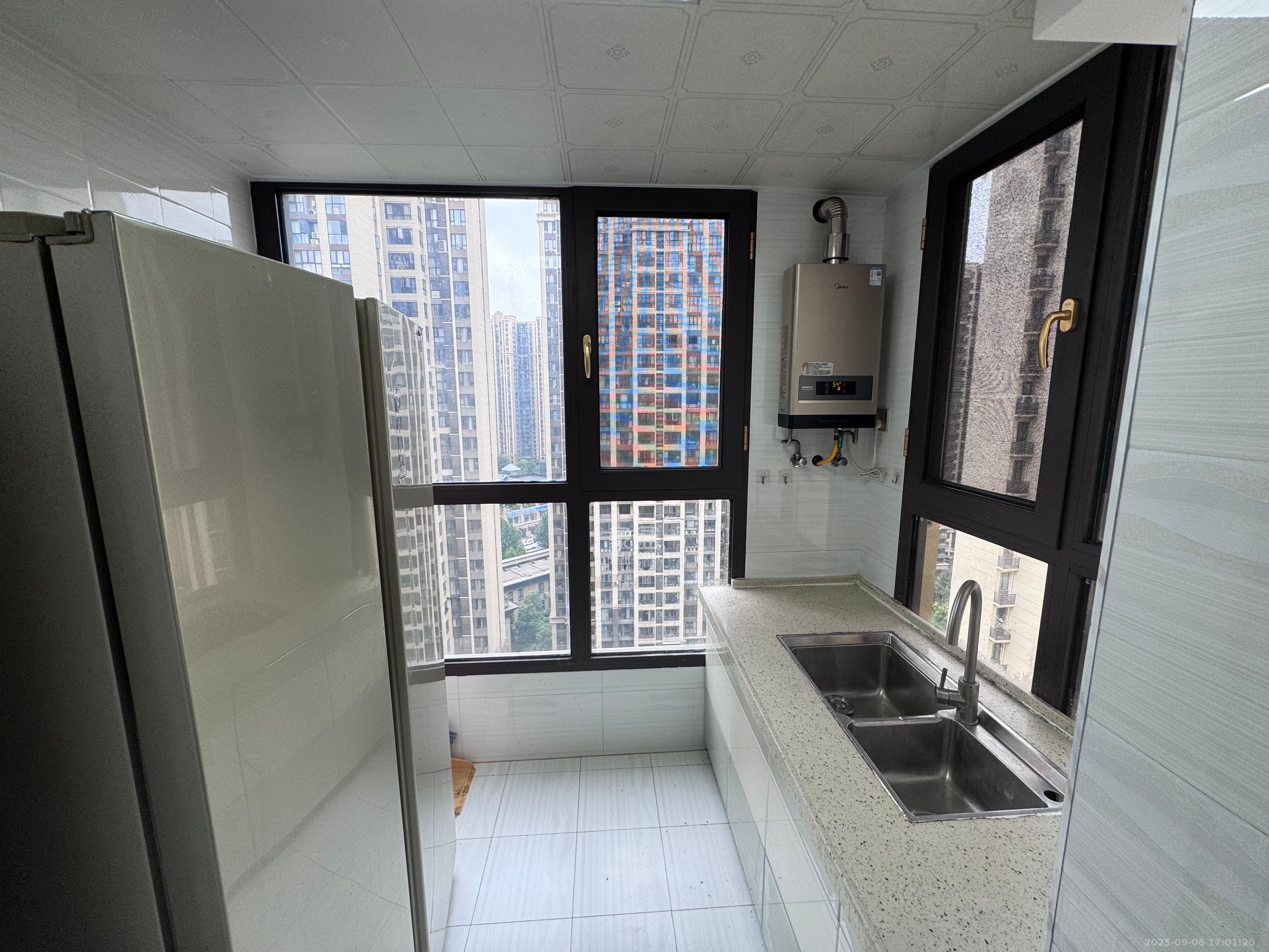 和泓梅溪四季  4室2厅2卫    3400.0元/月室内图