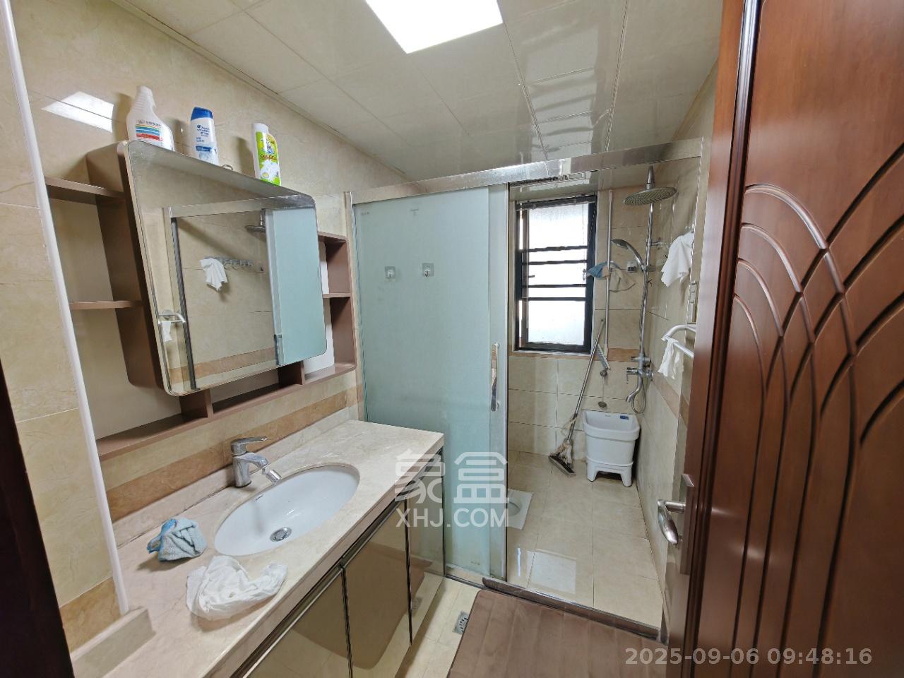达美D6区  4室2厅2卫   3600.00元/月室内图