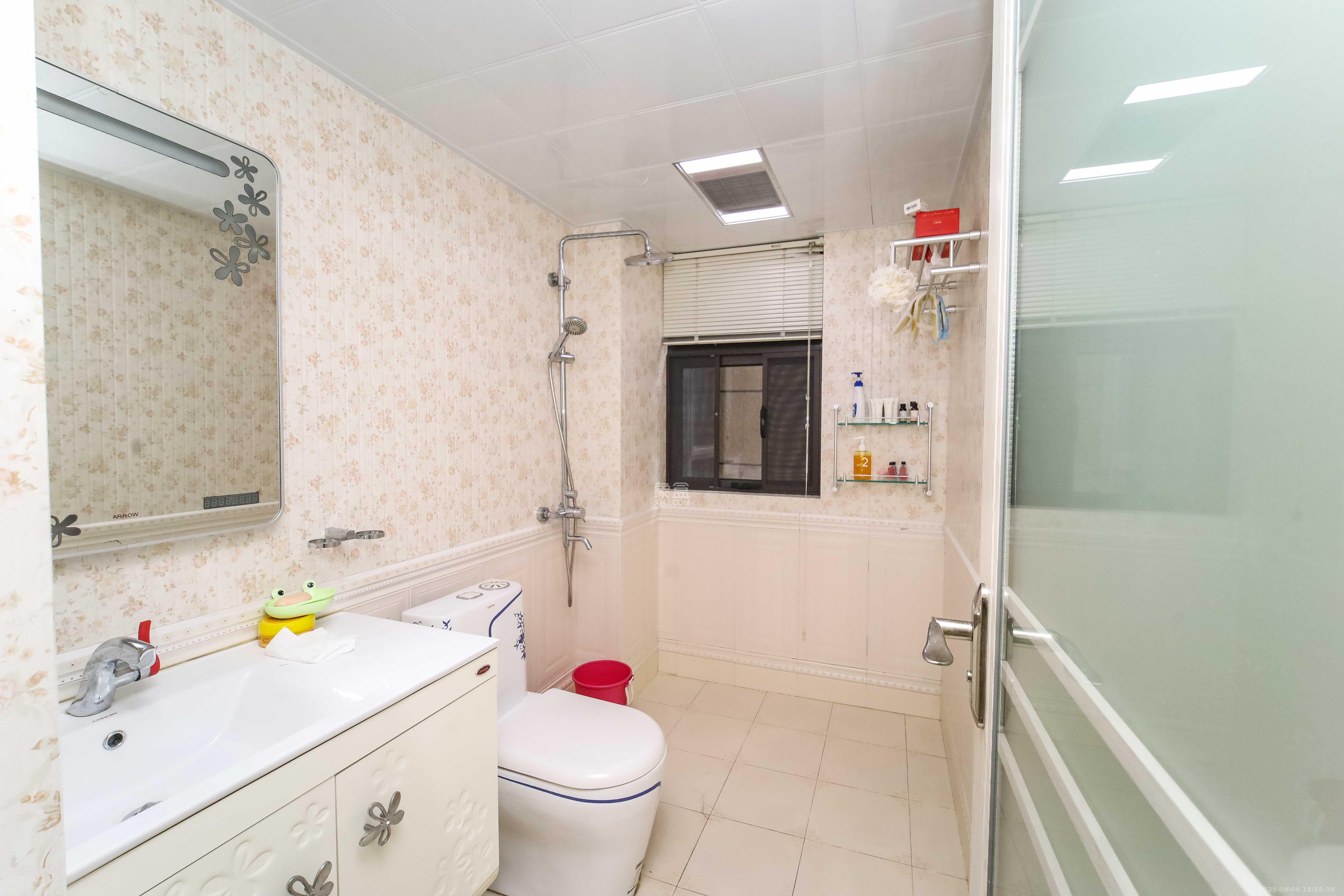 红橡华园(菲莎公馆)  3室2厅2卫    148.0万 红橡华园(菲莎公馆)  3室2厅2卫    148.0万卫生间