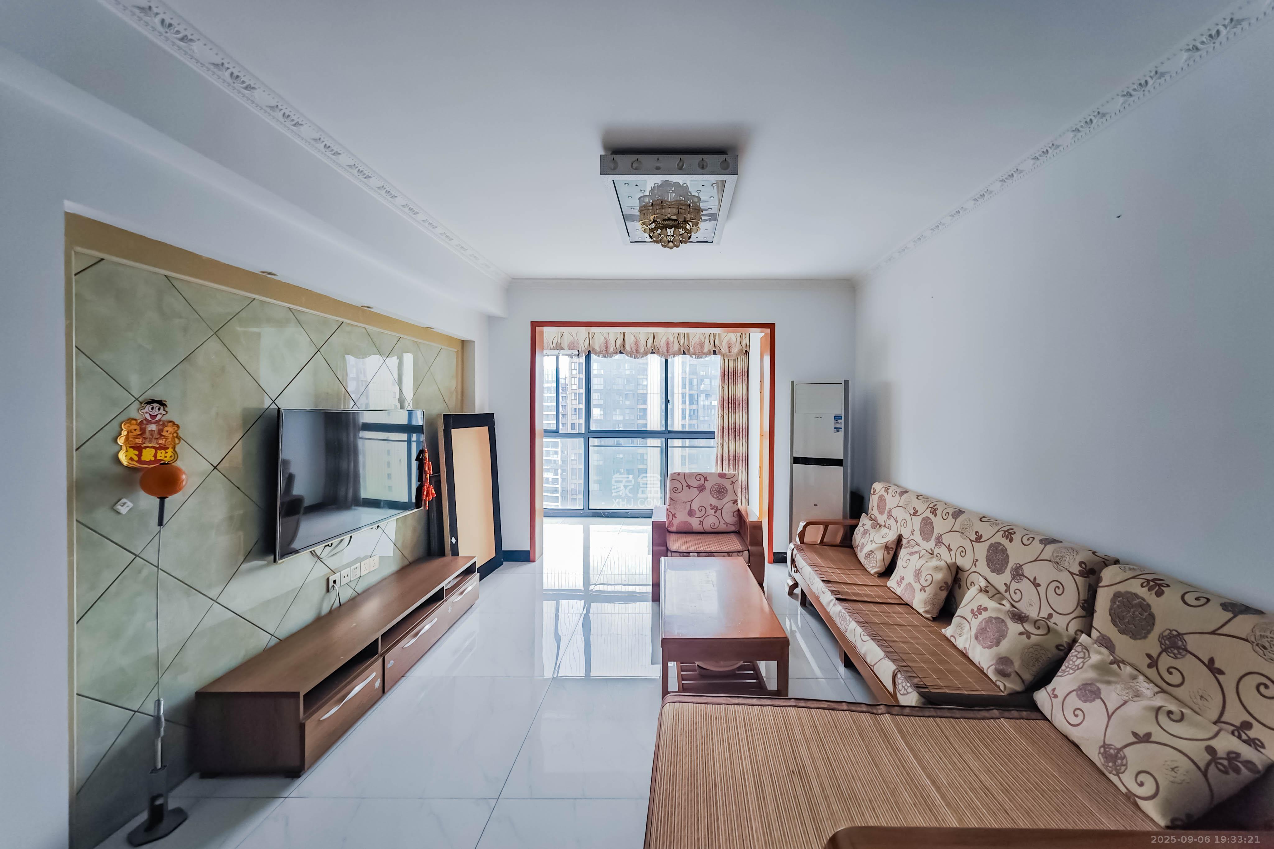 融科东南海  3室2厅2卫    95.0万客厅