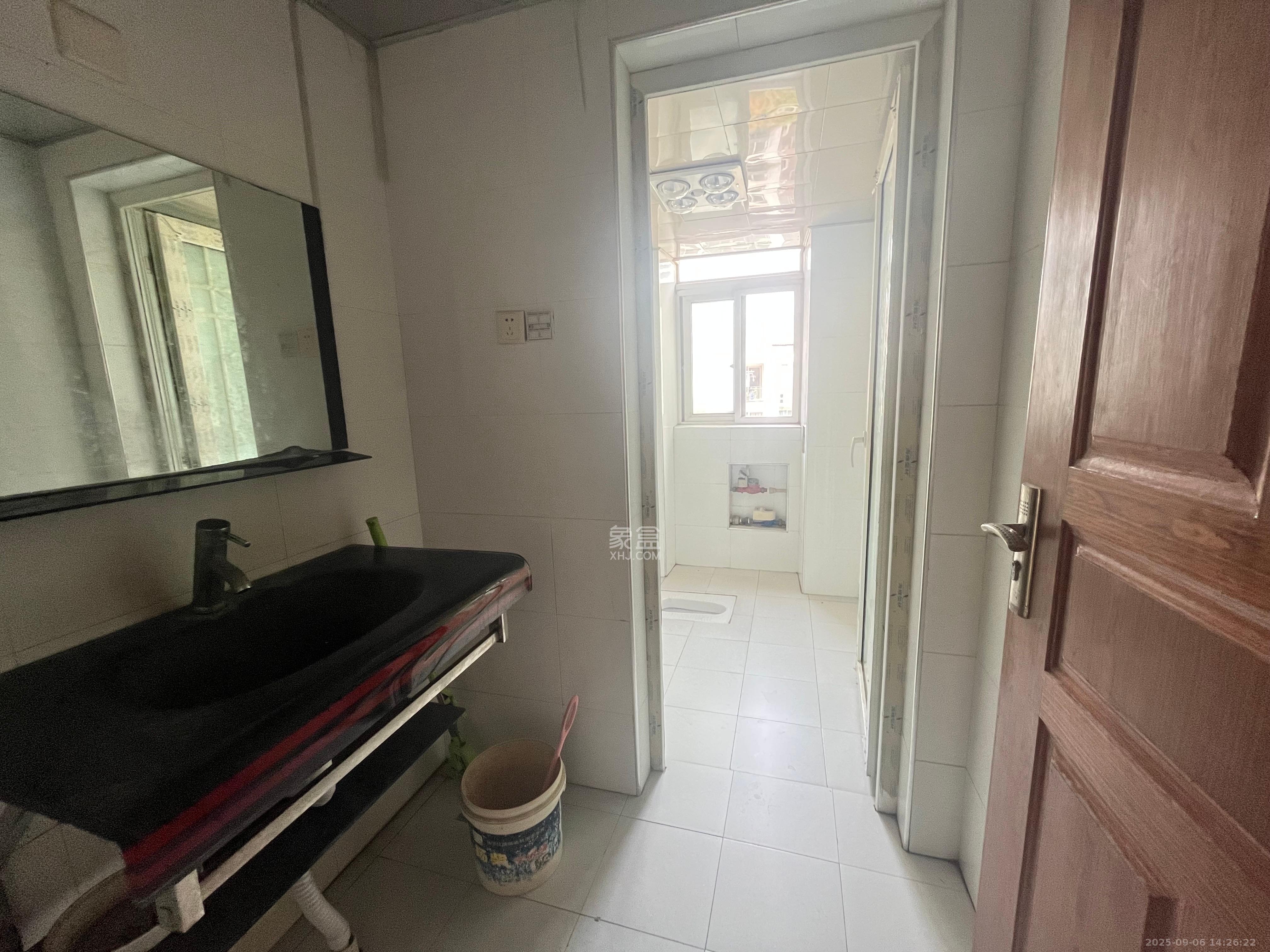 联通小区(瑞丽园) 4室2厅2卫 3200.0元/月 联通小区(瑞丽园) 4室2厅2卫 3200.0元/月室内图