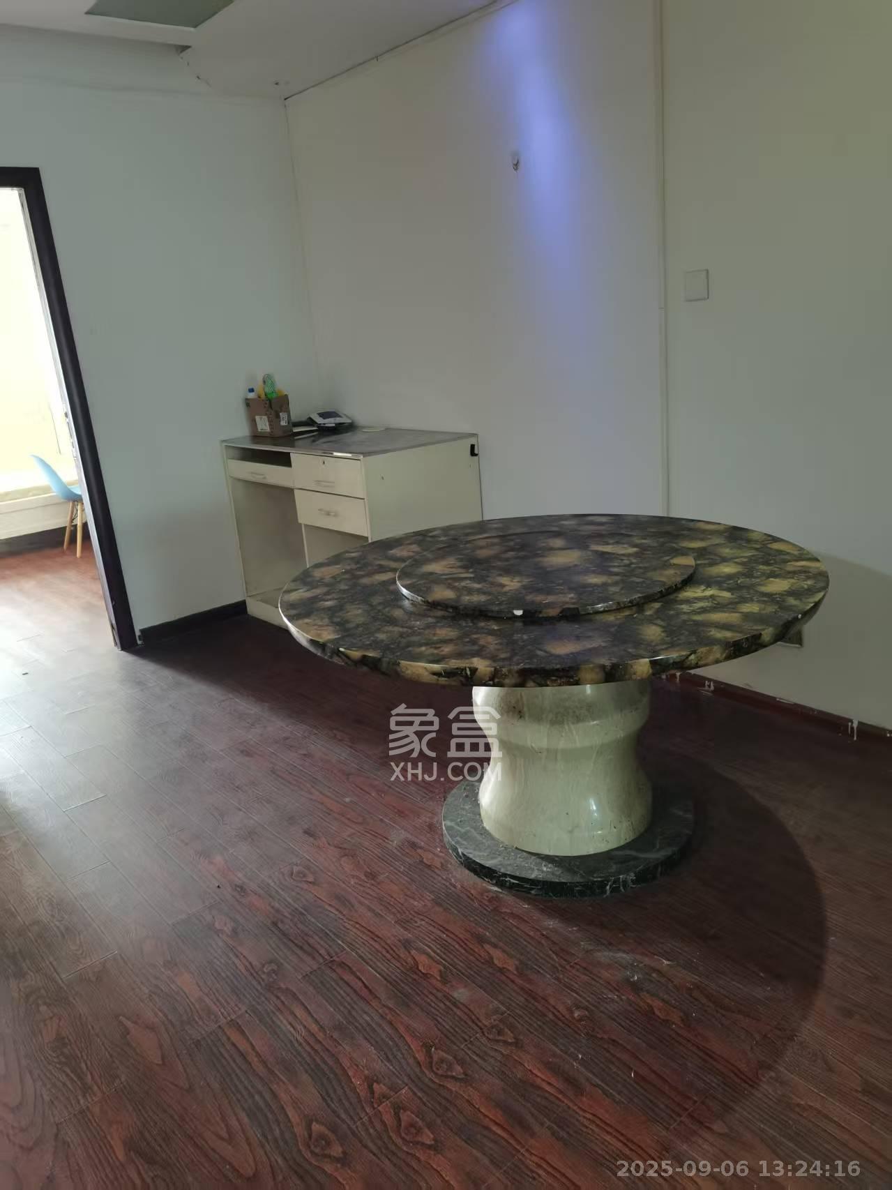 江河双水湾 1室1厅1卫 800.0元/月 江河双水湾 1室1厅1卫 800.0元/月室内图