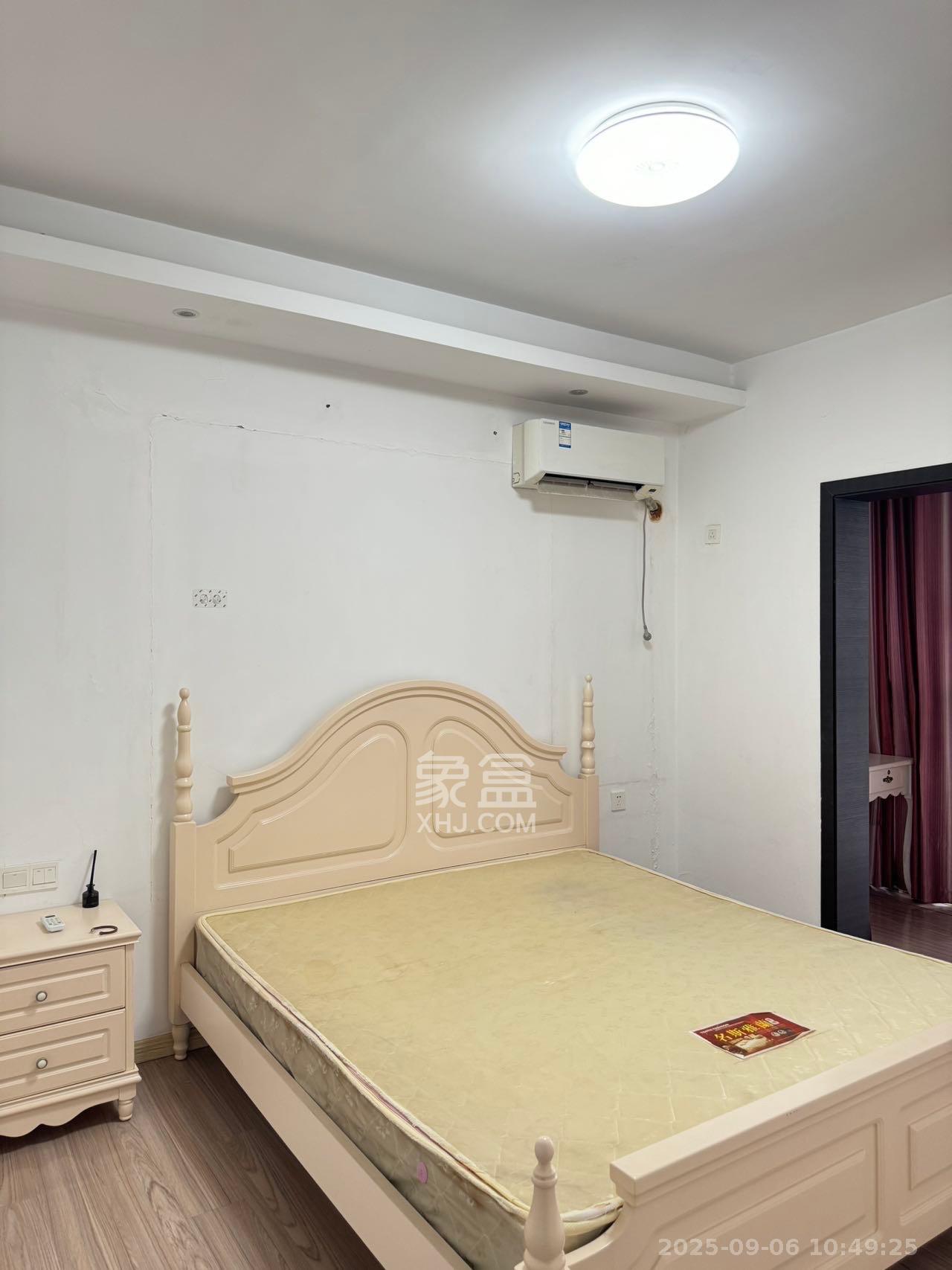 月畔湾  3室2厅2卫    2500.0元/月室内图