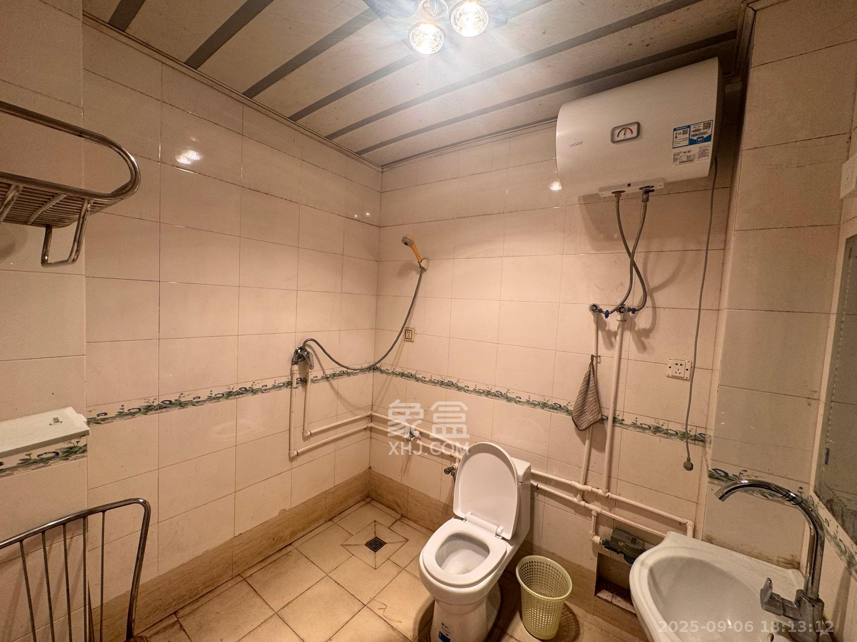 洞井一小区  3室2厅2卫    1600.0元/月室内图