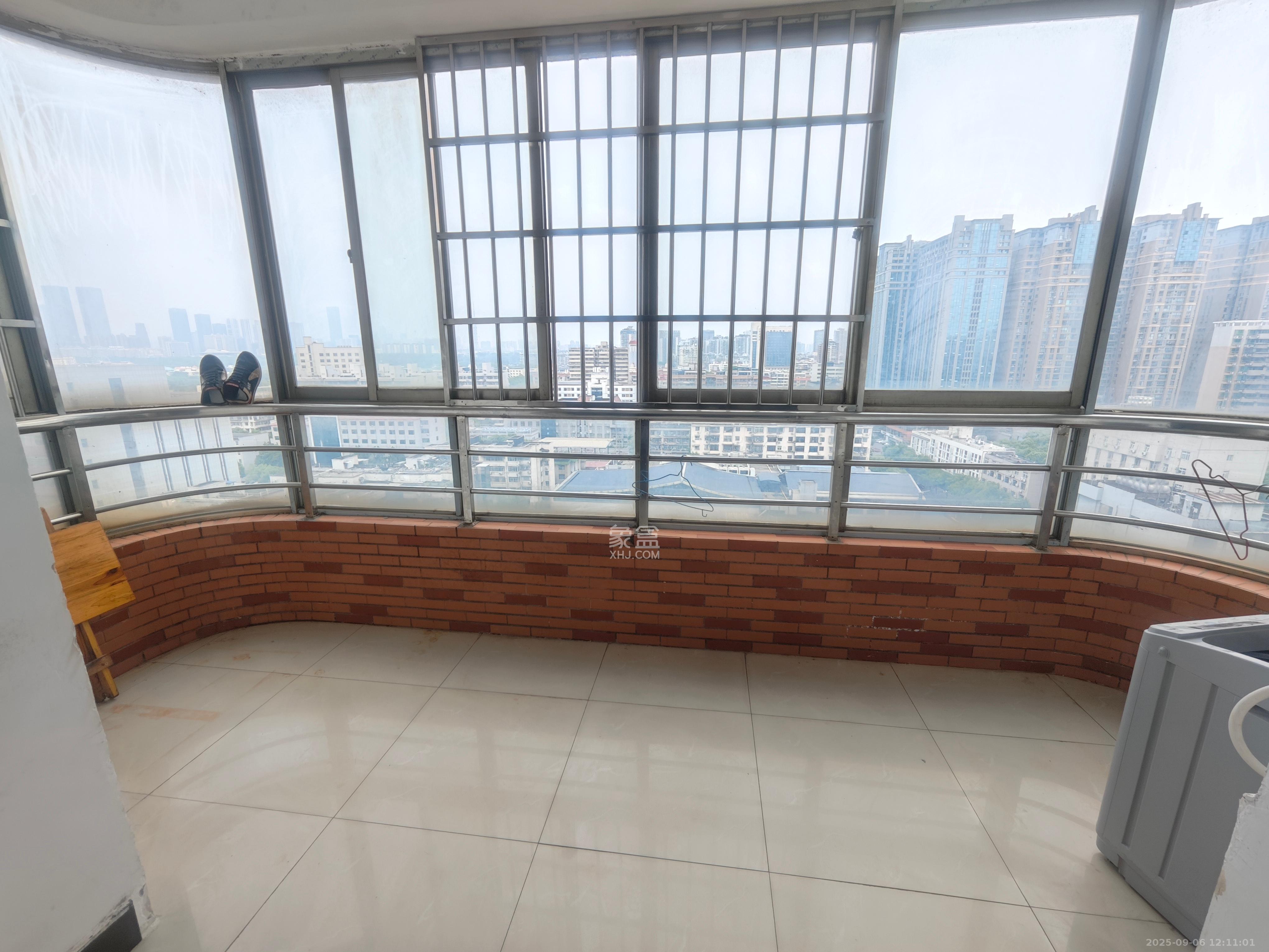 日出东方  1室1厅1卫    1500.0元/月室内图