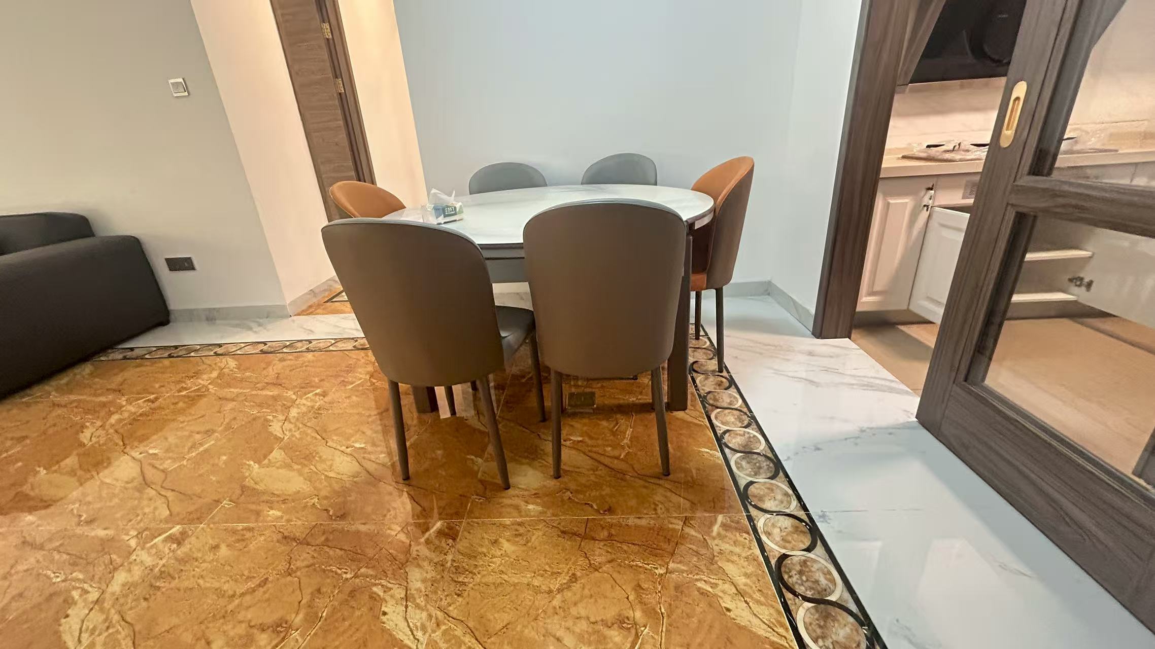 碧桂园梓山府 4室2厅2卫 2200.0元/月 碧桂园梓山府 4室2厅2卫 2200.0元/月室内图