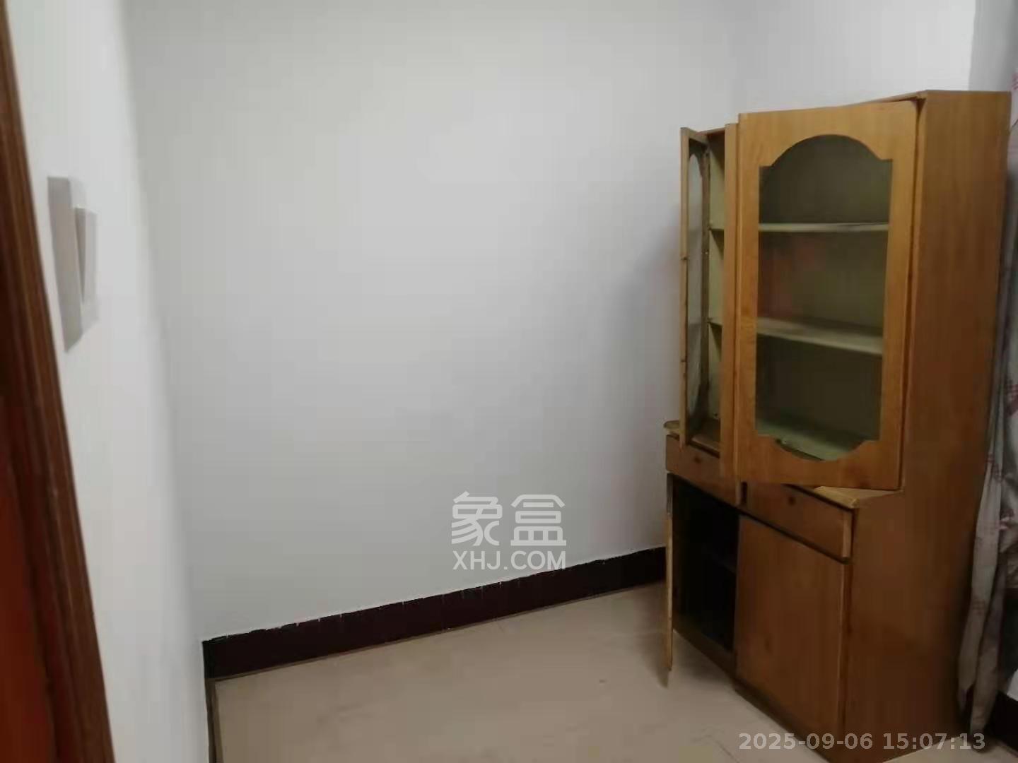 华达家园 3室2厅1卫 1500.0元/月 华达家园 3室2厅1卫 1500.0元/月室内图