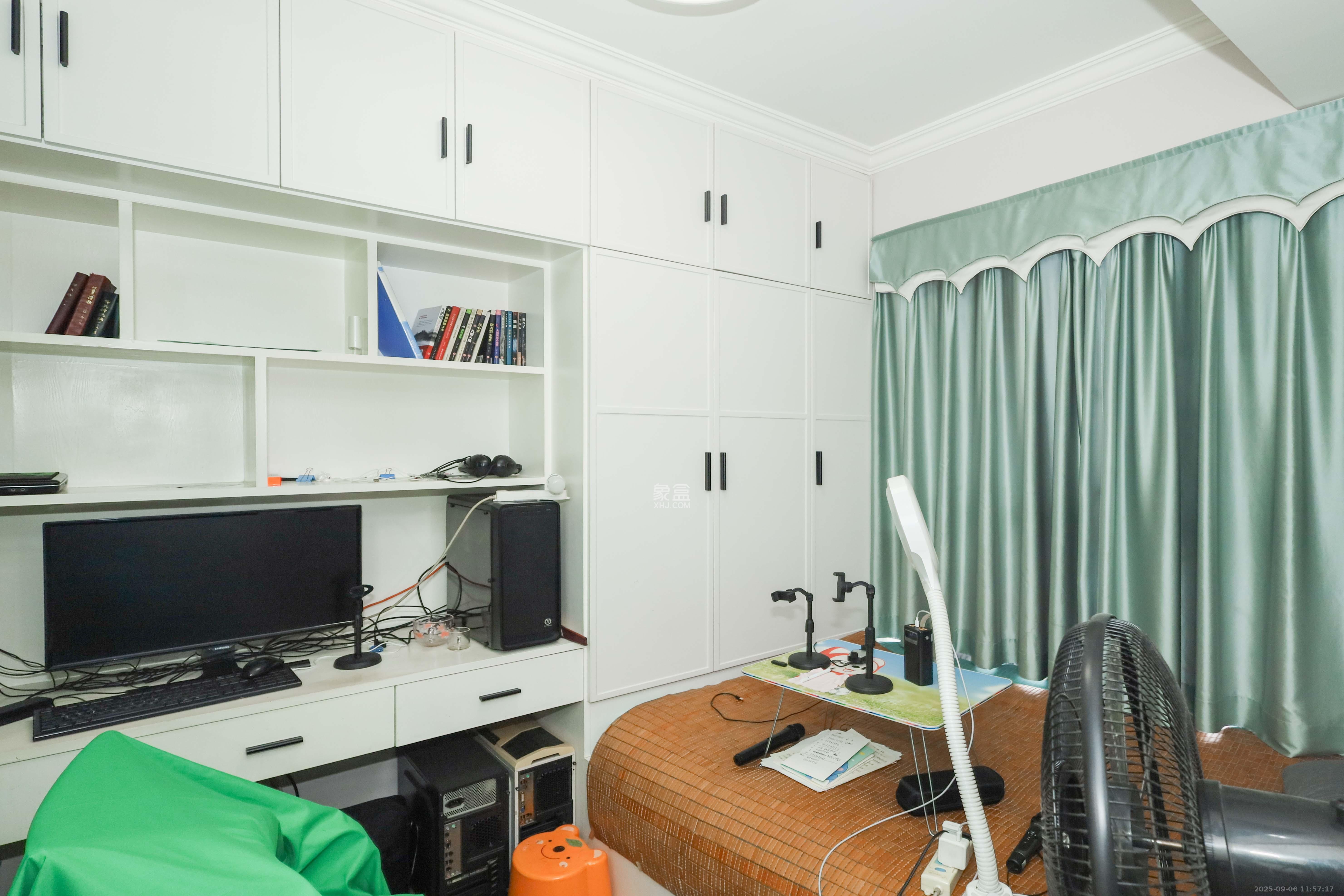 好莱城(弘德西街) 4室2厅2卫 135.0万 好莱城(弘德西街) 4室2厅2卫 135.0万卧室