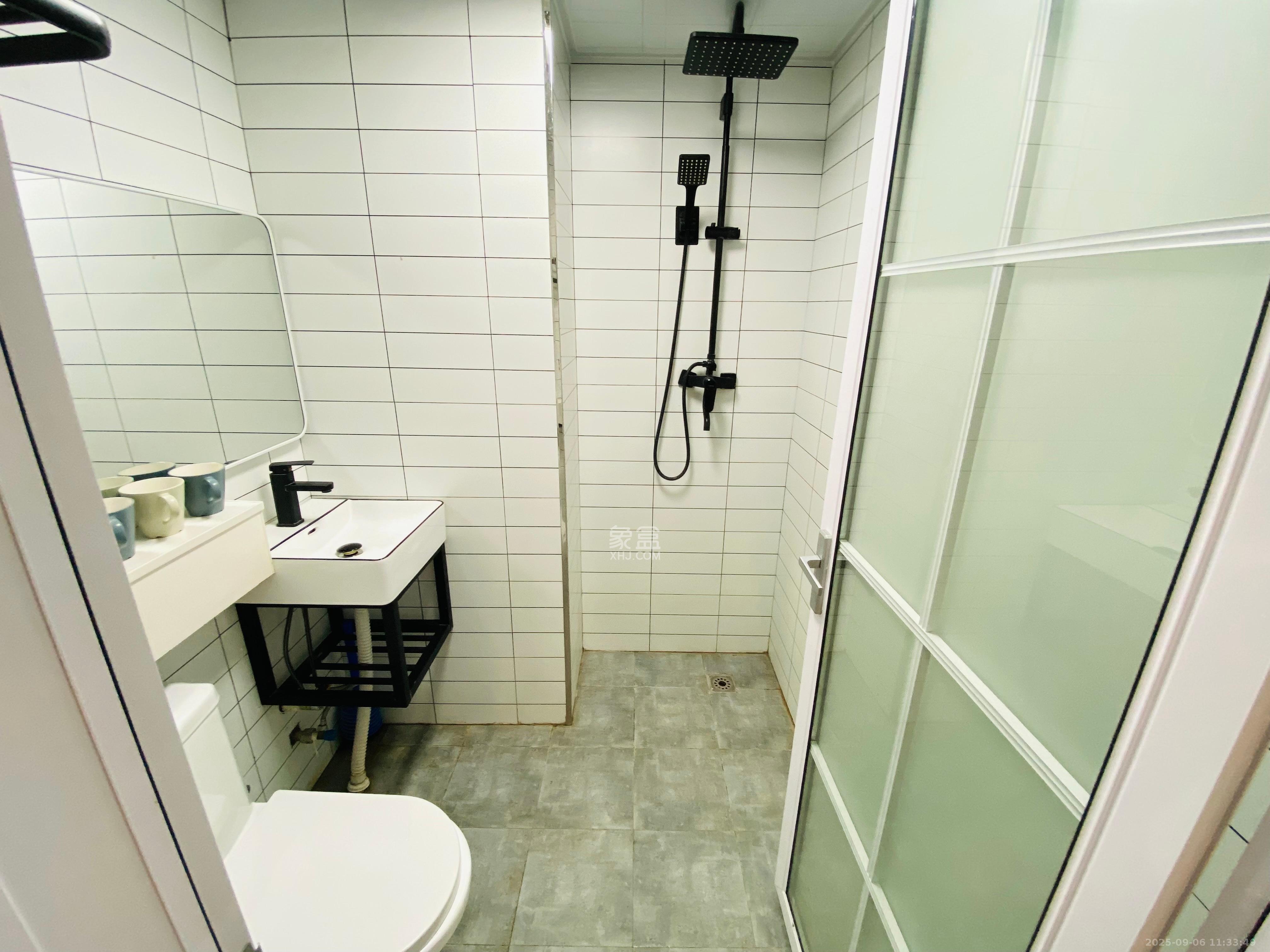 新青年公寓  1室1厅1卫    1500.0元/月室内图