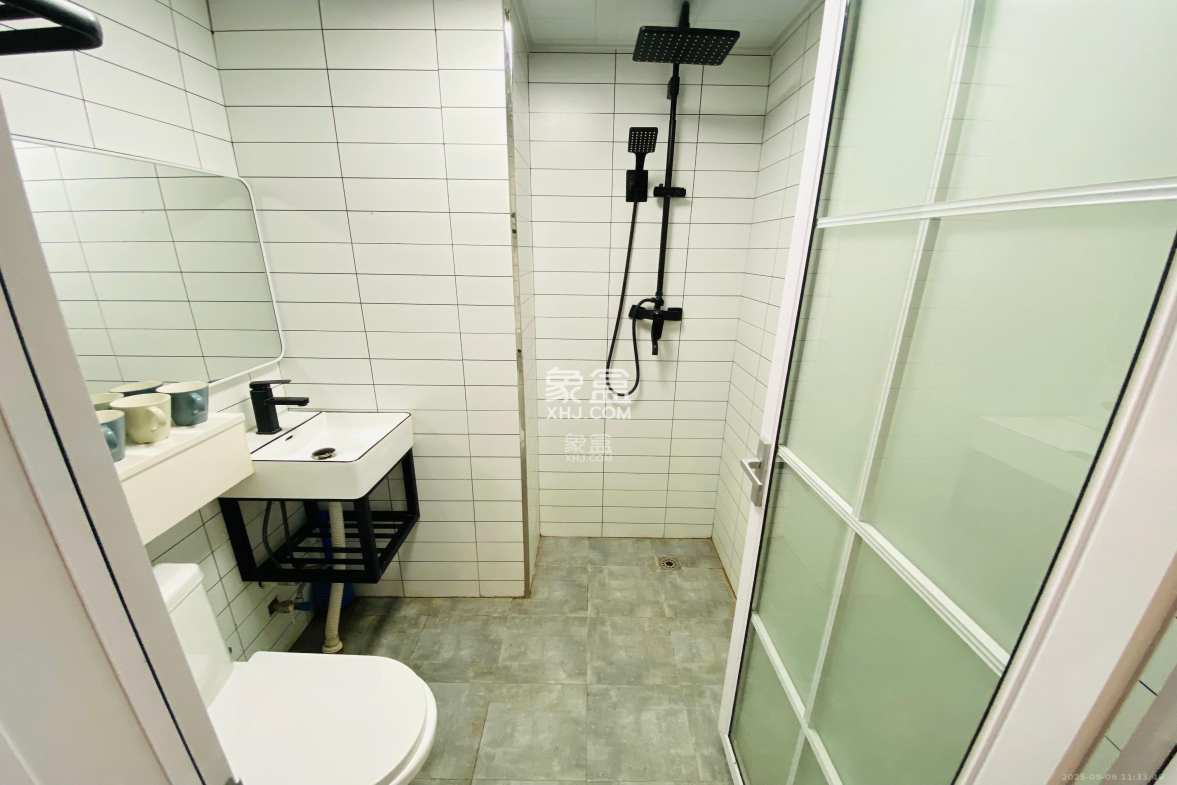 新青年公寓  1室1厅1卫    1500.0元/月 新青年公寓  1室1厅1卫    1500.0元/月室内图