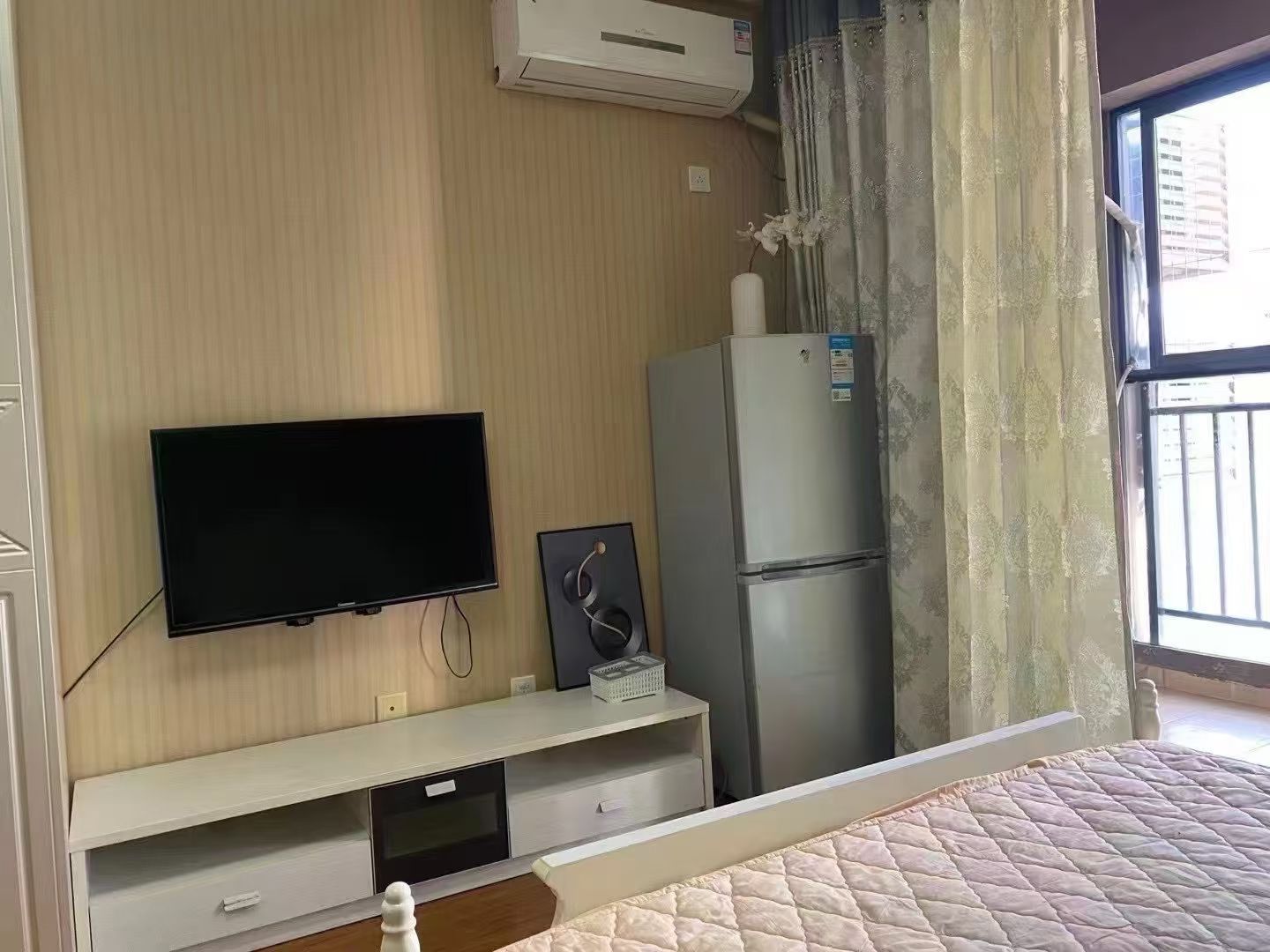 蓝色港湾  1室1厅1卫    1000.0元/月室内图