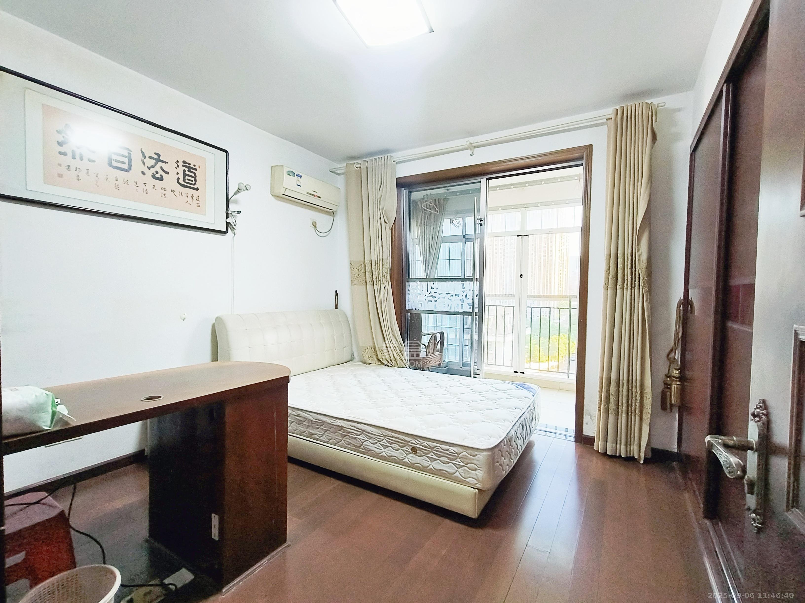 枫林美景  3室2厅2卫    2500.0元/月室内图