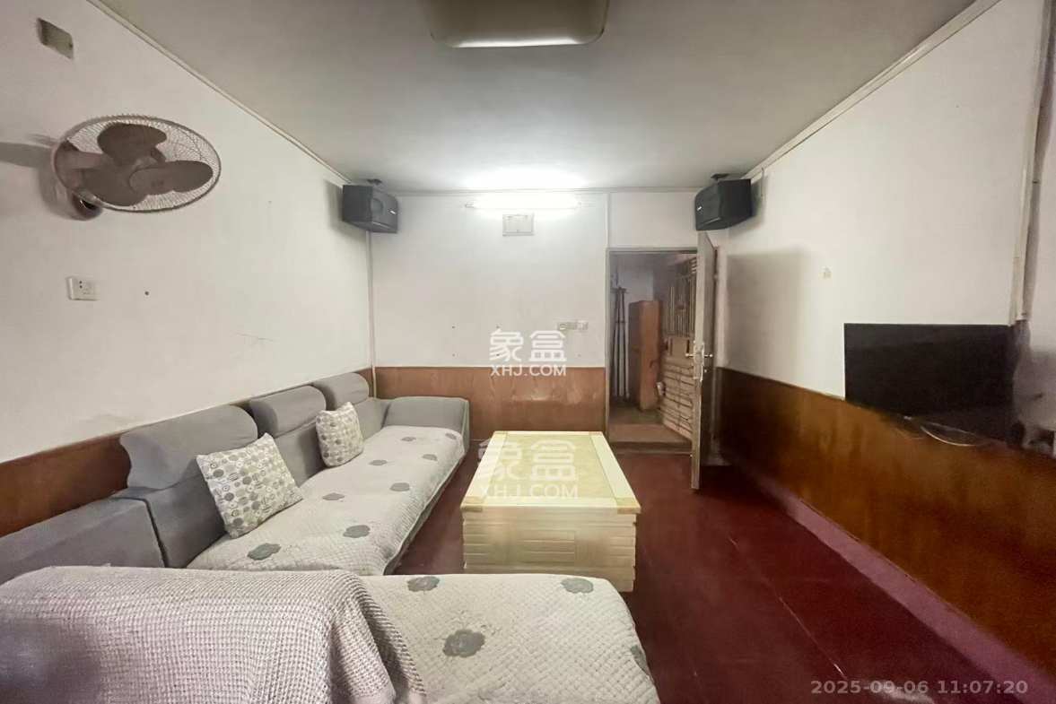 新运公寓  2室2厅1卫    2100.0元/月 新运公寓  2室2厅1卫    2100.0元/月室内图