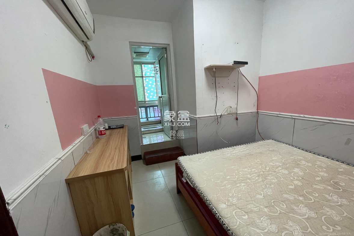 银轩铭誉(四海怡家) 5室1厅1卫 3800.0元/月 银轩铭誉(四海怡家) 5室1厅1卫 3800.0元/月室内图