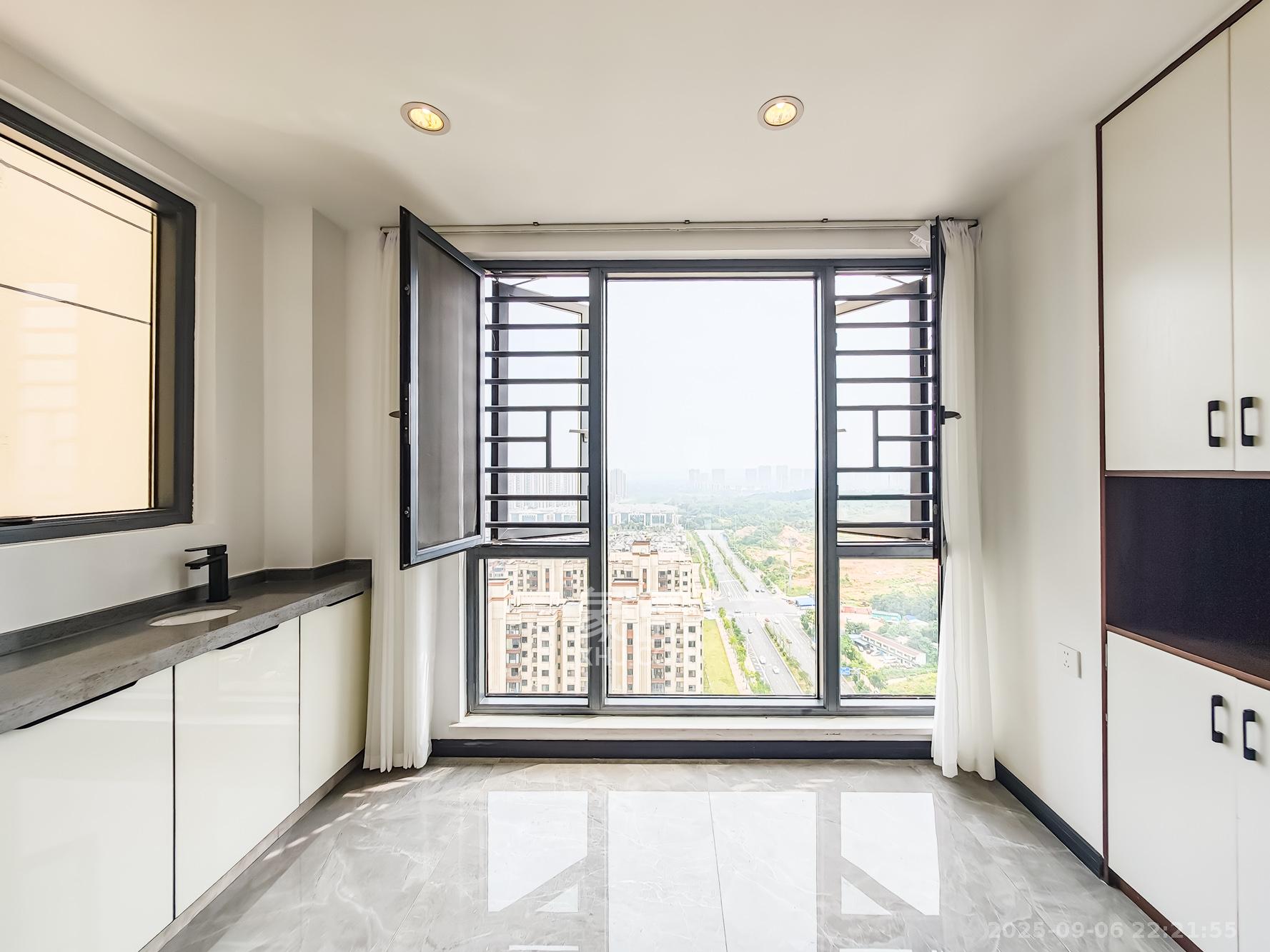 恒基旭辉湖山赋 3室2厅2卫 99.8万 恒基旭辉湖山赋 3室2厅2卫 99.8万阳台