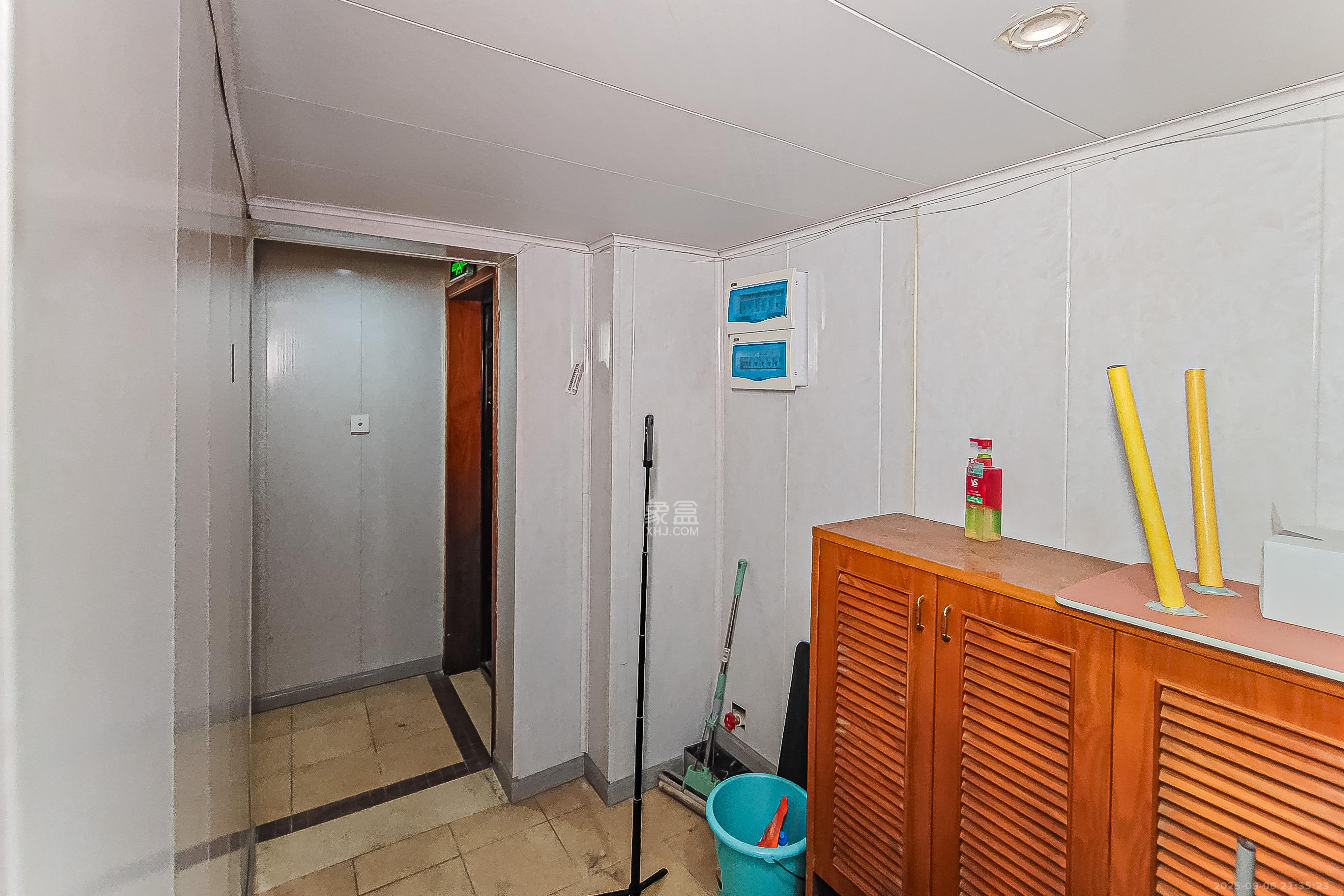 新芙蓉之都  3室2厅2卫    105.0万 新芙蓉之都  3室2厅2卫    105.0万客厅