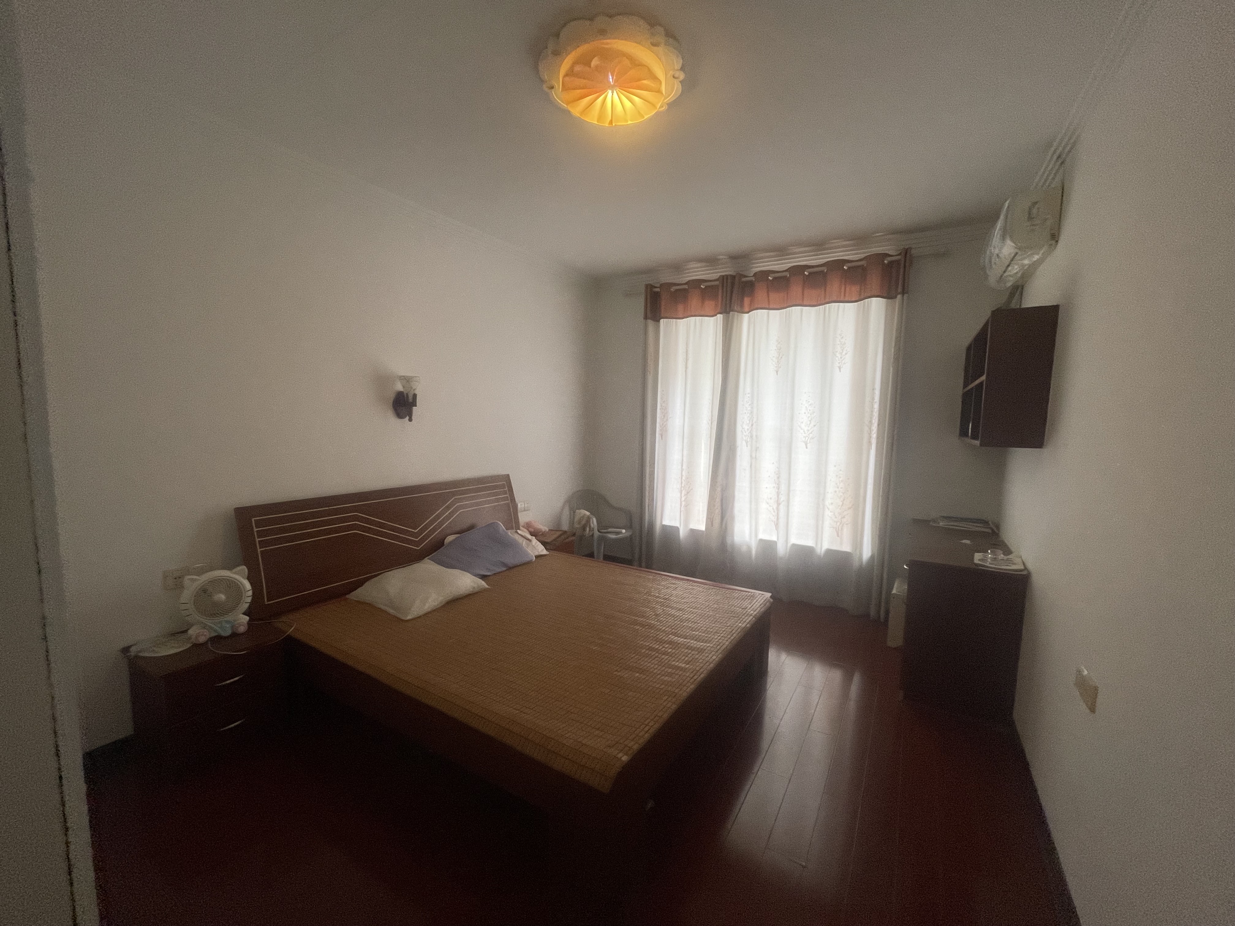 国税局家属院  4室2厅2卫    76.8万 国税局家属院  4室2厅2卫    76.8万客厅