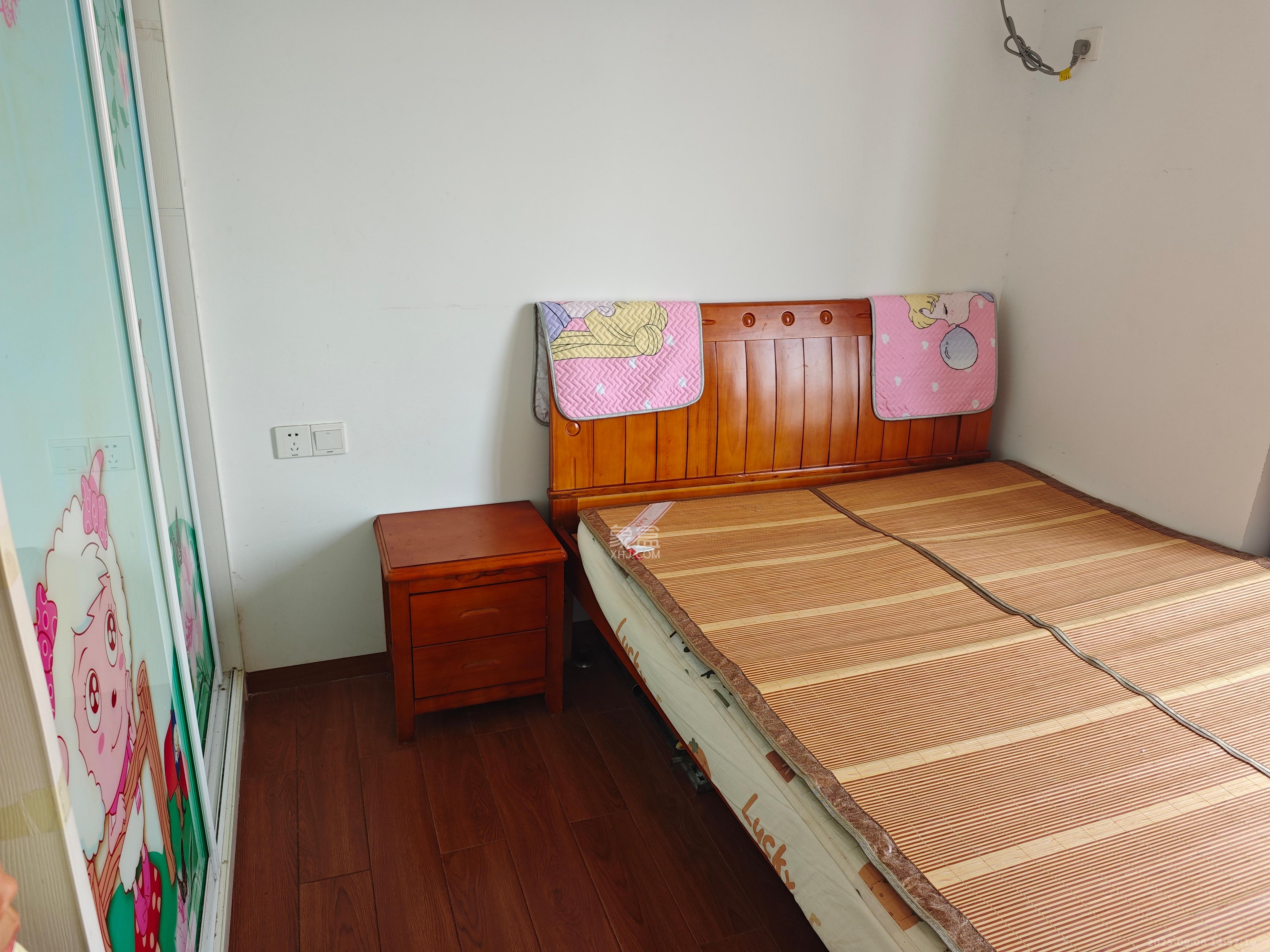 丽发新城 2室2厅1卫 1650.0元/月 丽发新城 2室2厅1卫 1650.0元/月室内图