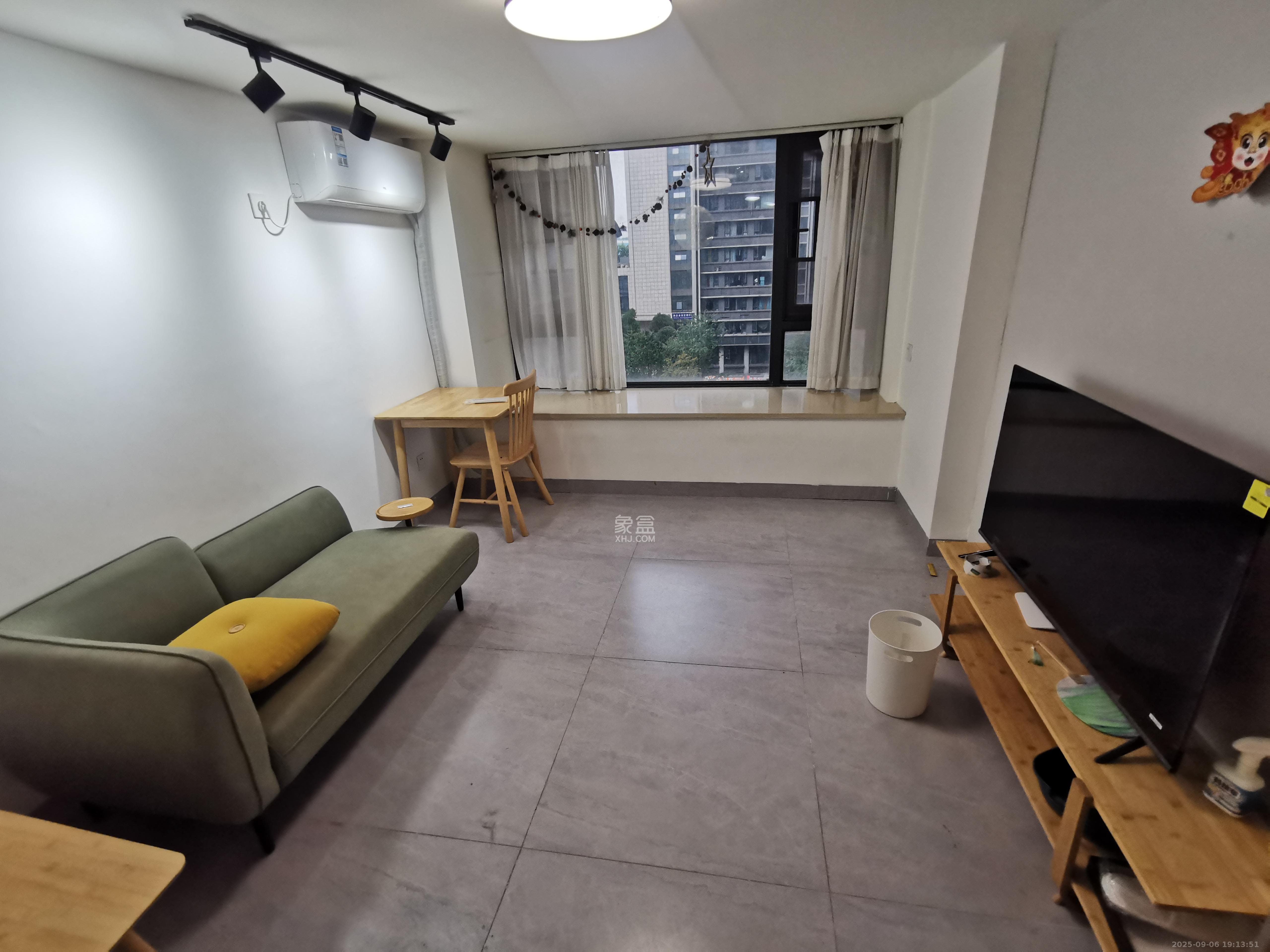 龙湖湘江星座(祺鑫星座公寓) 1室1厅1卫 1800.0元/月 龙湖湘江星座(祺鑫星座公寓) 1室1厅1卫 1800.0元/月室内图