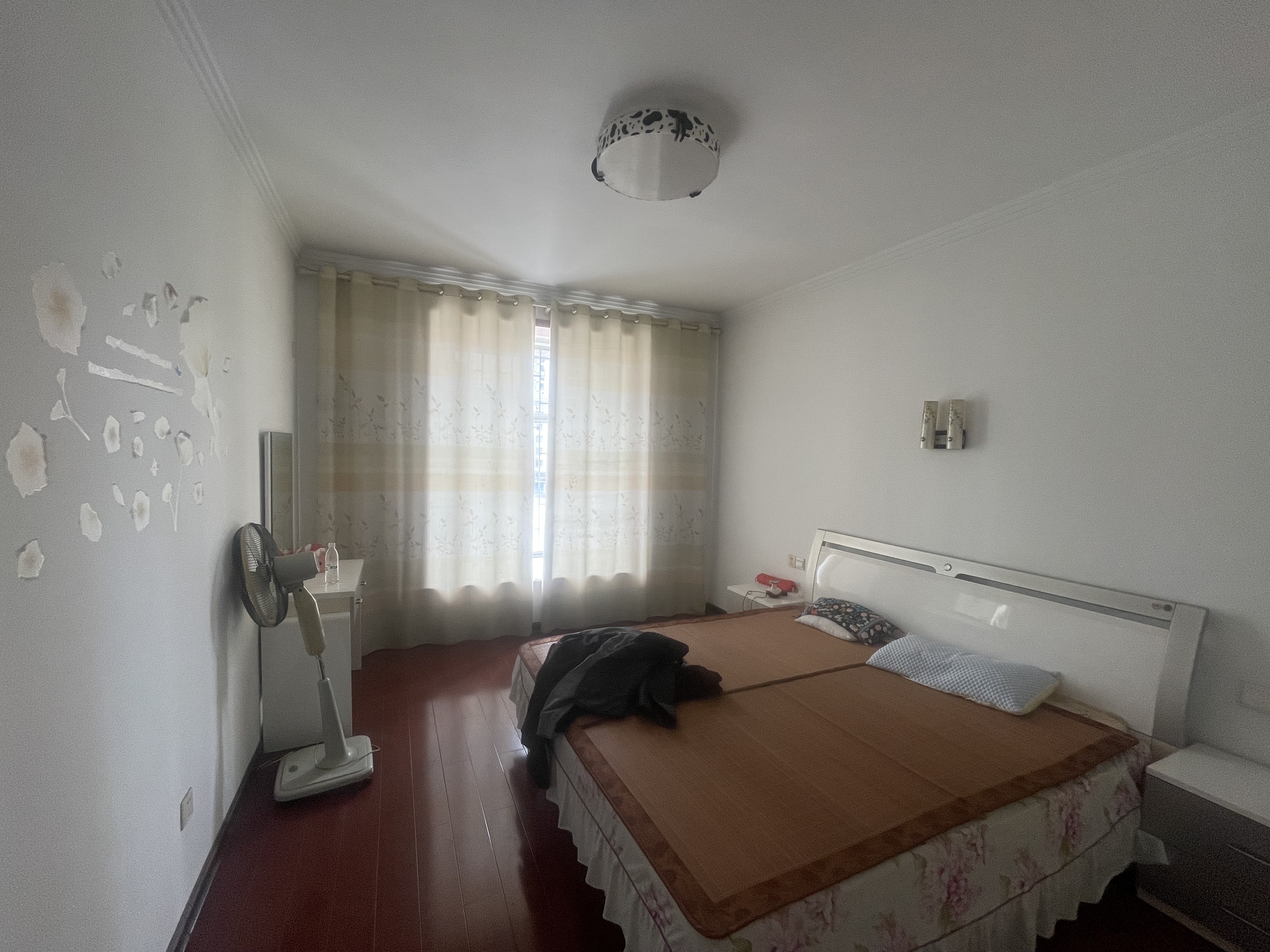 国税局家属院  4室2厅2卫    76.8万 国税局家属院  4室2厅2卫    76.8万客厅